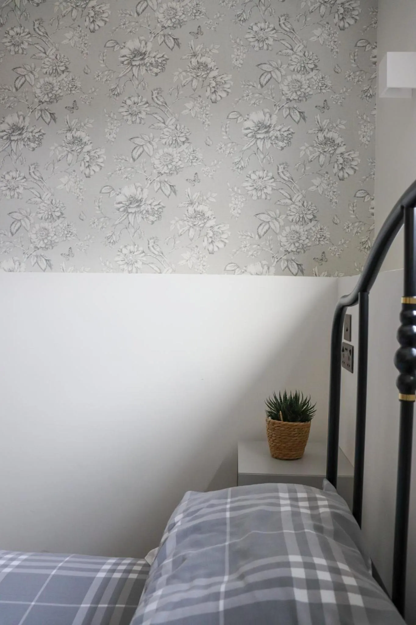 Bed in Burren London Hotel