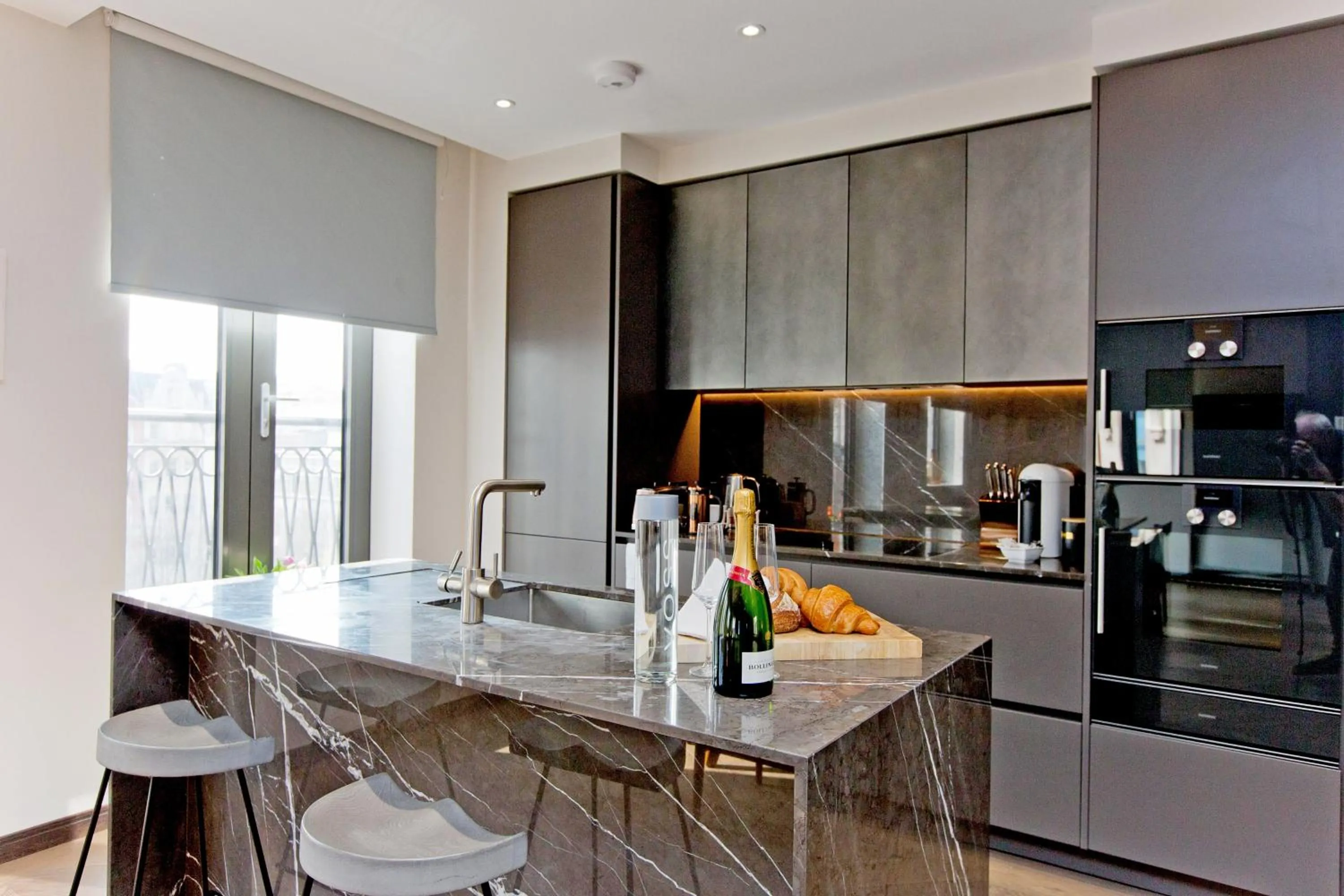 Kitchen or kitchenette in 37GS Residences