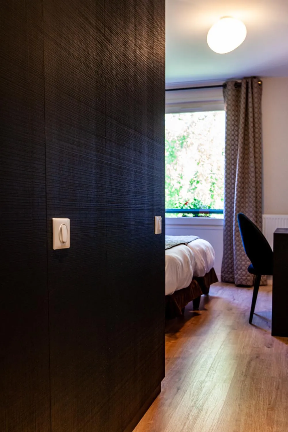 Bed in Logis Hotel Restaurant La Tour