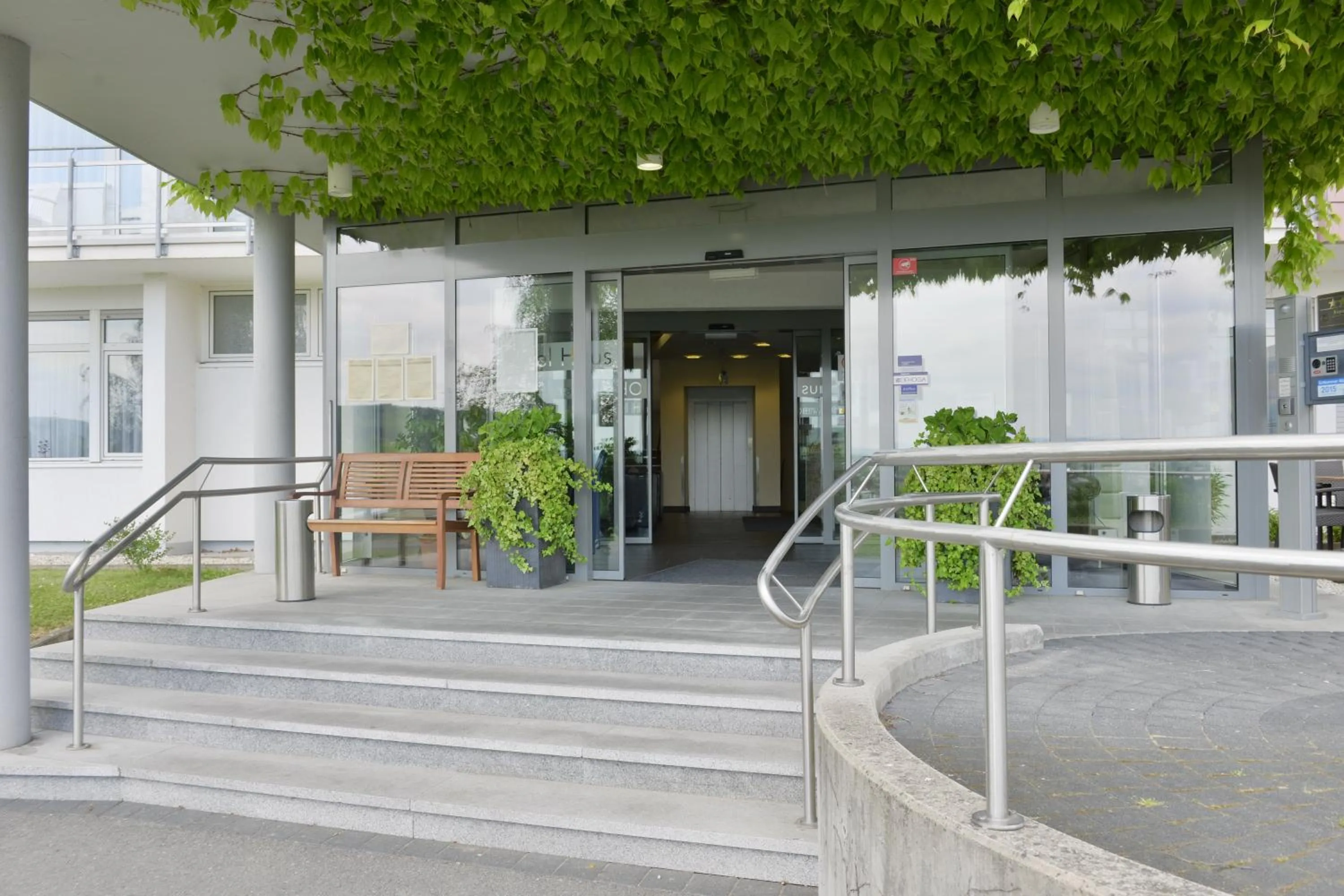 Facade/entrance in Ringhotel Haus Oberwinter