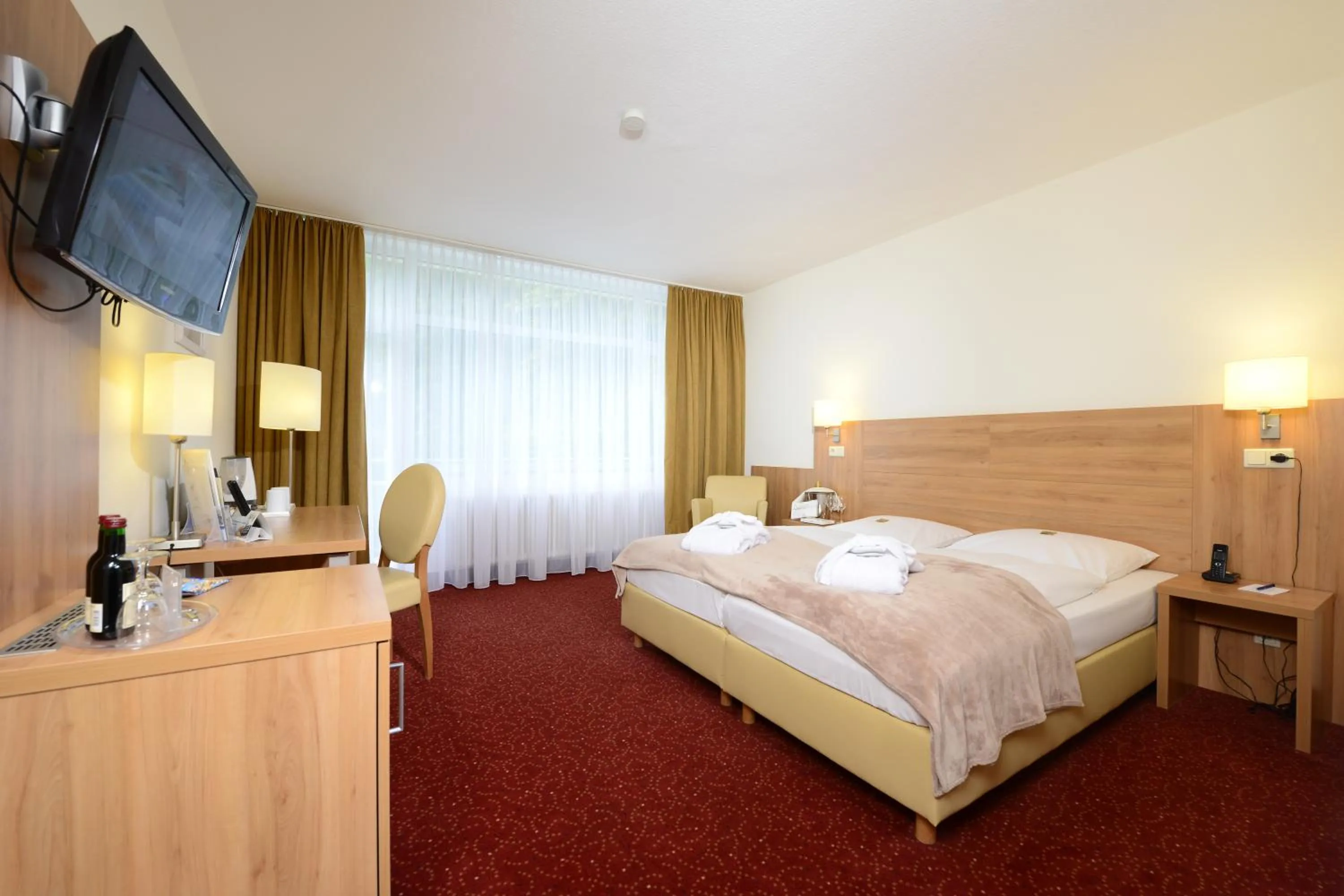 Photo of the whole room, Bed in Ringhotel Haus Oberwinter