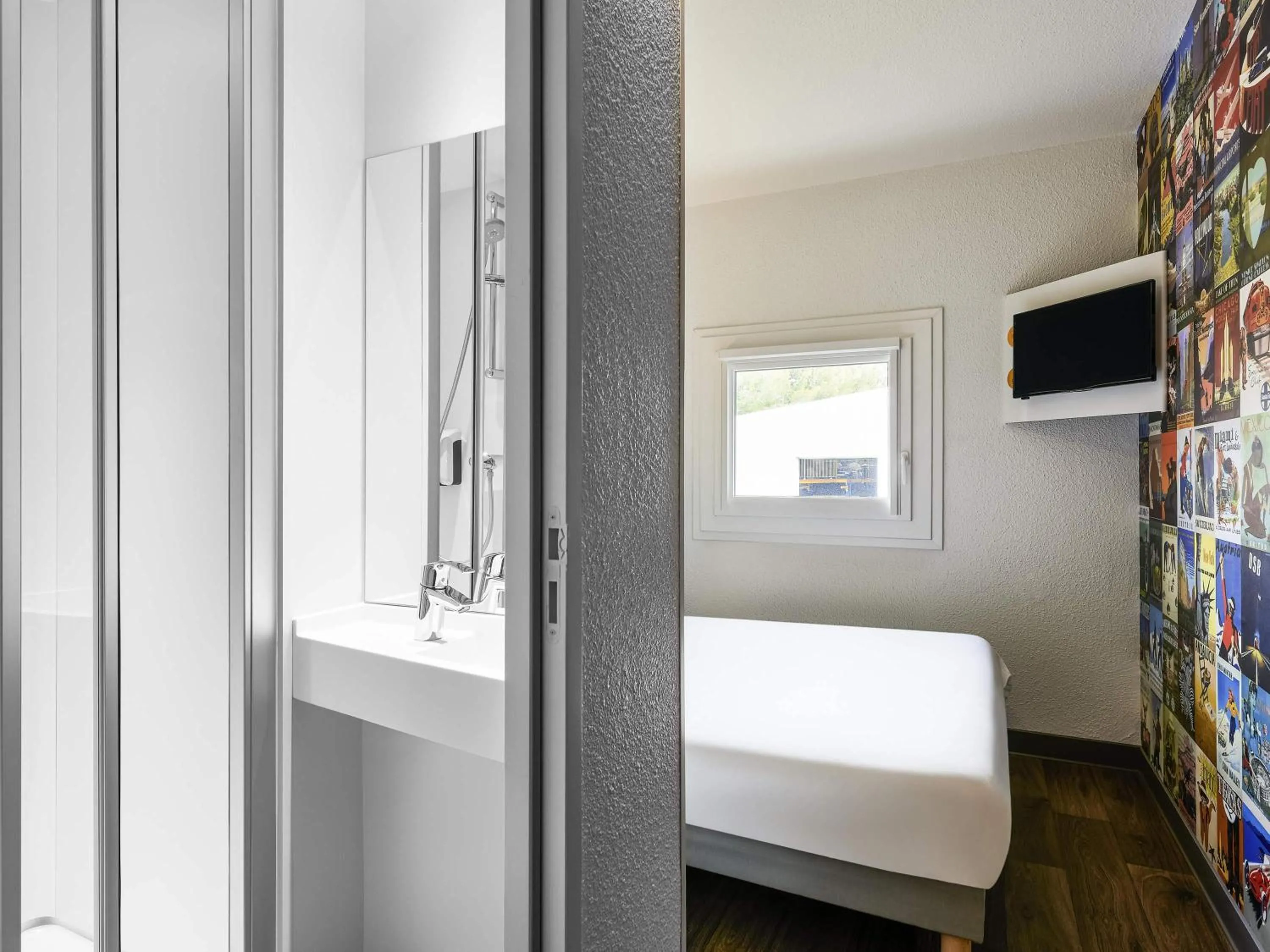 Bedroom, Bed in hotelF1 Saint Etienne