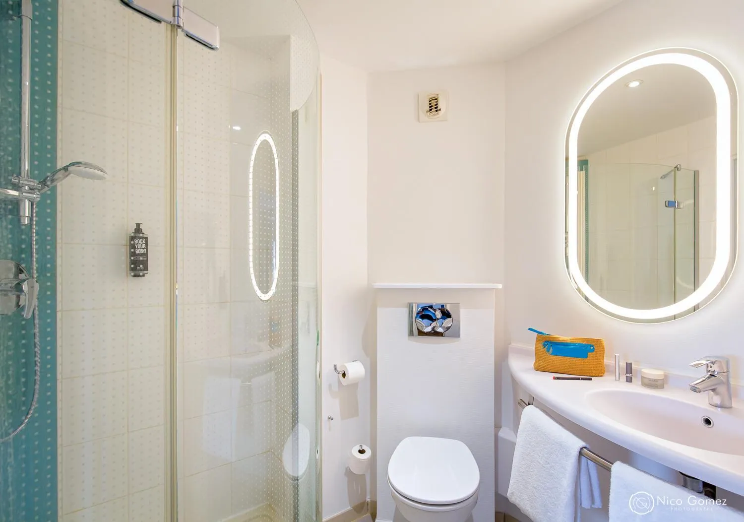 Bathroom in ibis Lyon Sud Vienne Saint-Louis