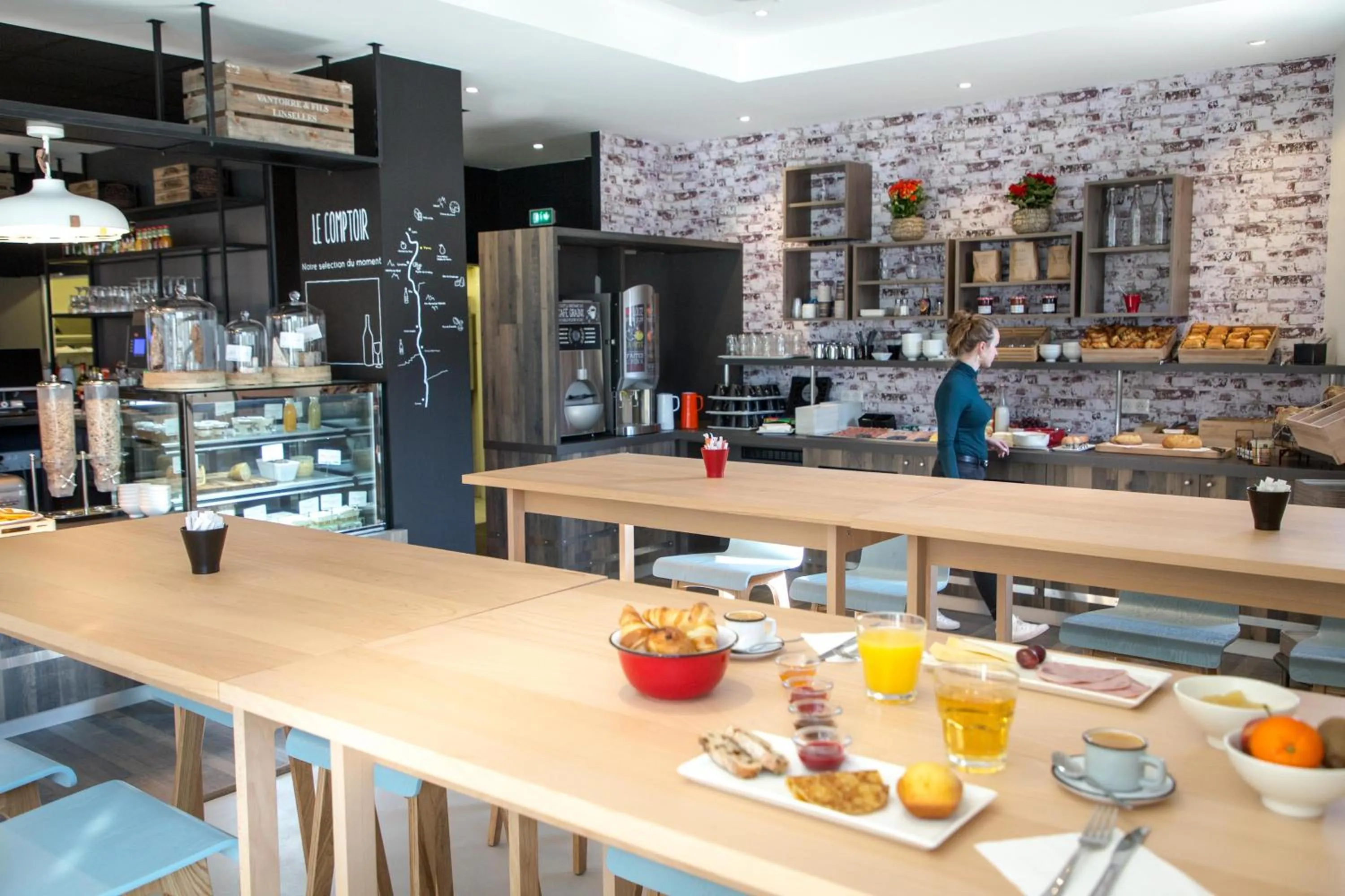 Buffet breakfast in ibis Lyon Sud Vienne Saint-Louis