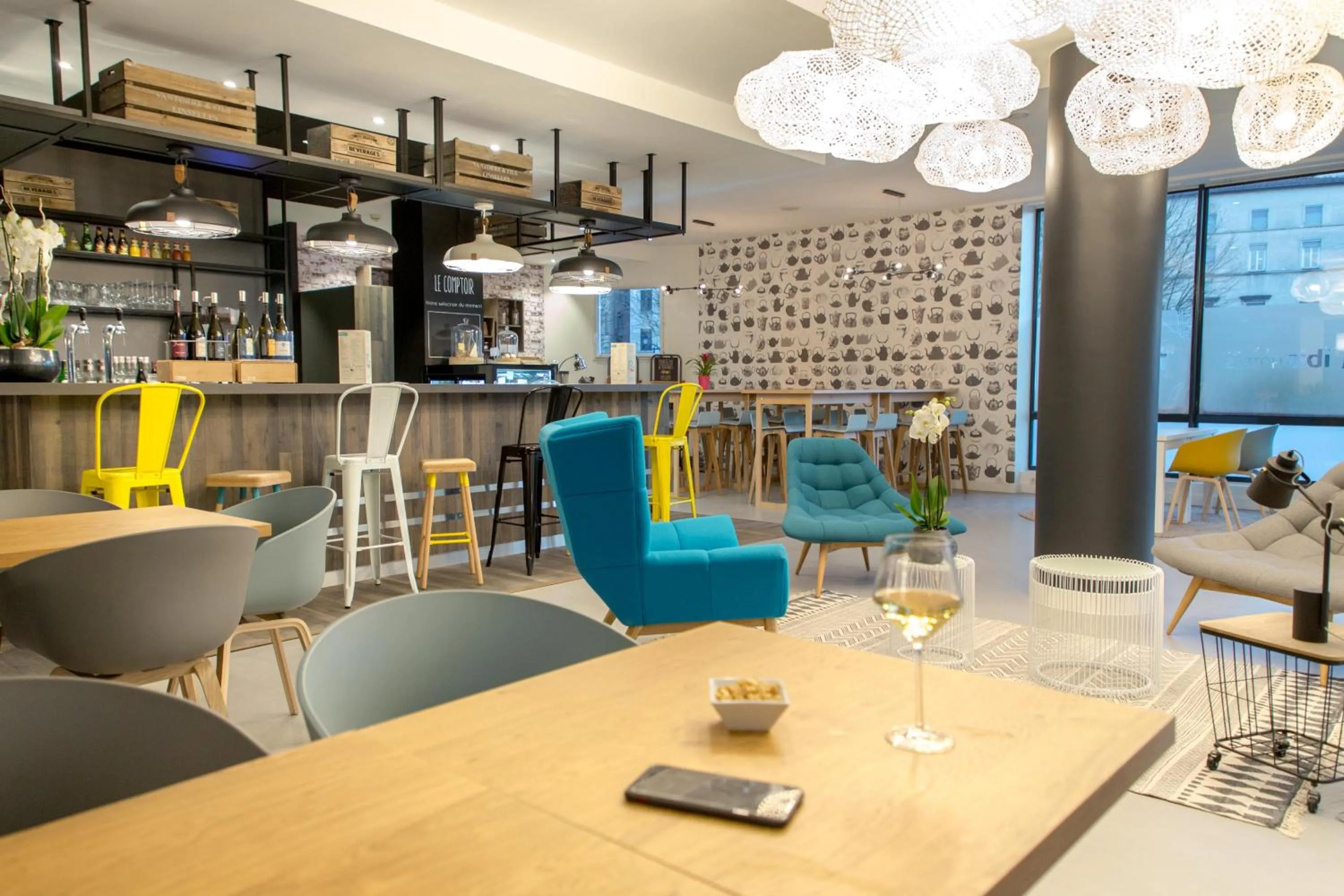 Lounge or bar in ibis Lyon Sud Vienne Saint-Louis