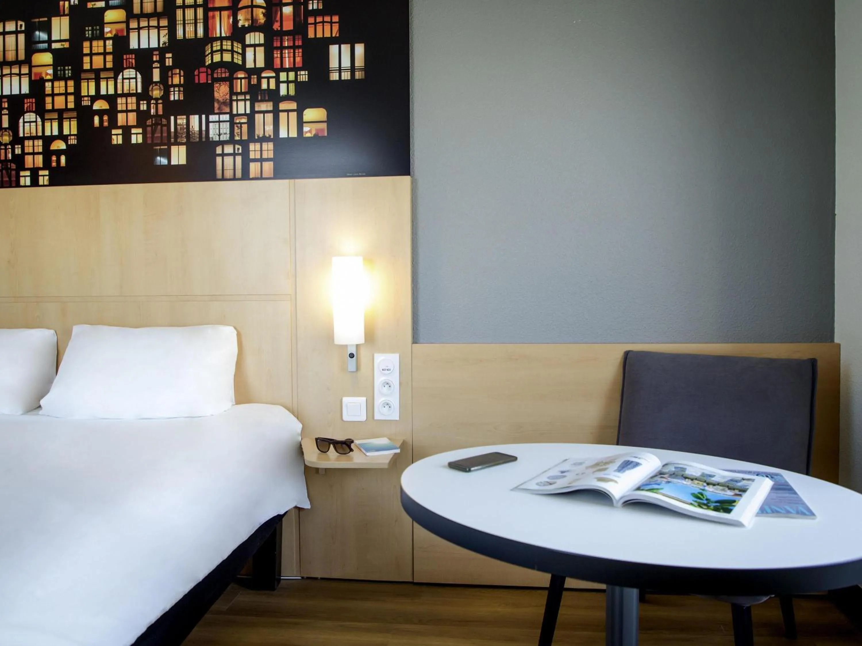 Bedroom, Bed in ibis Lyon Sud Vienne Saint-Louis