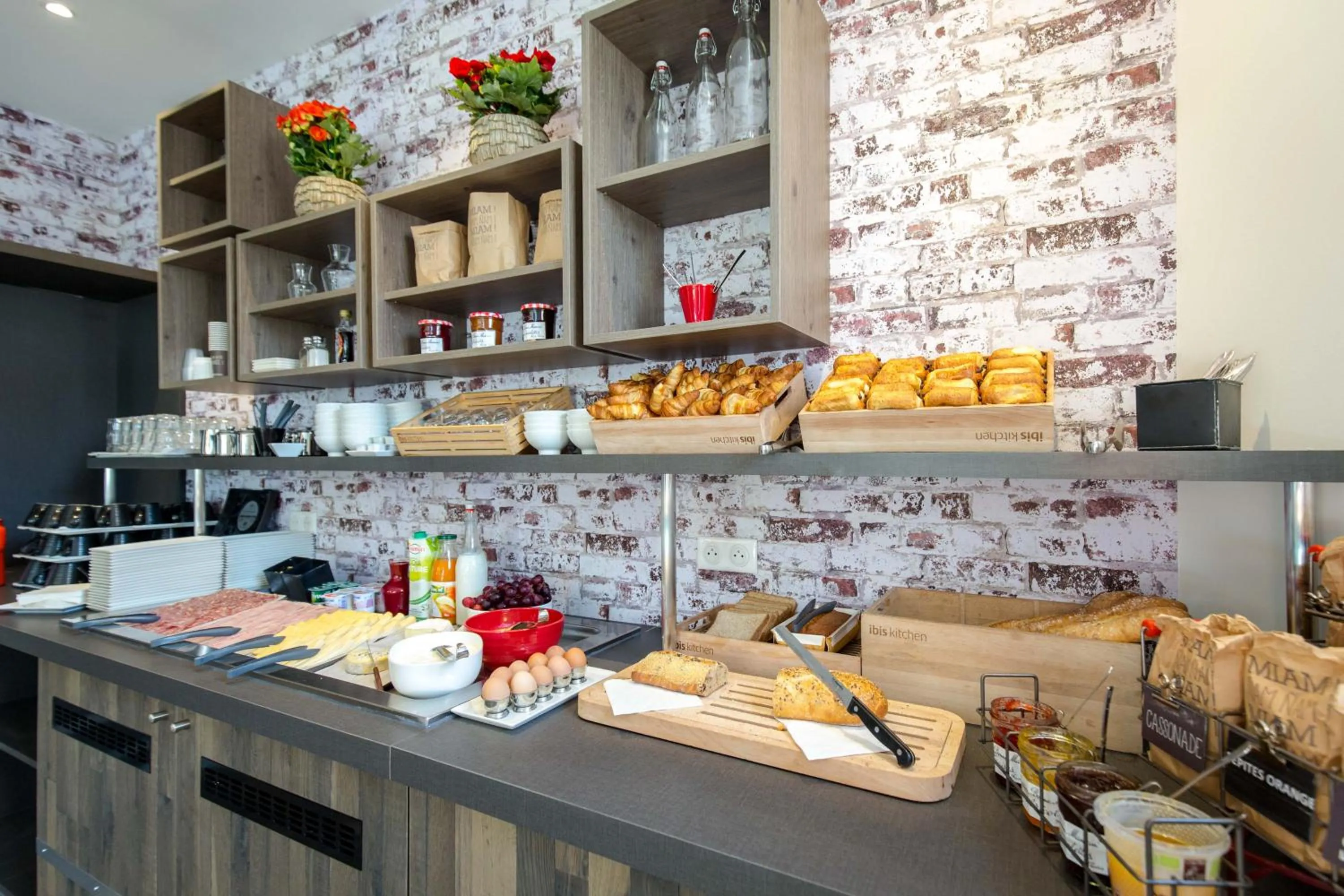 Buffet breakfast in ibis Lyon Sud Vienne Saint-Louis