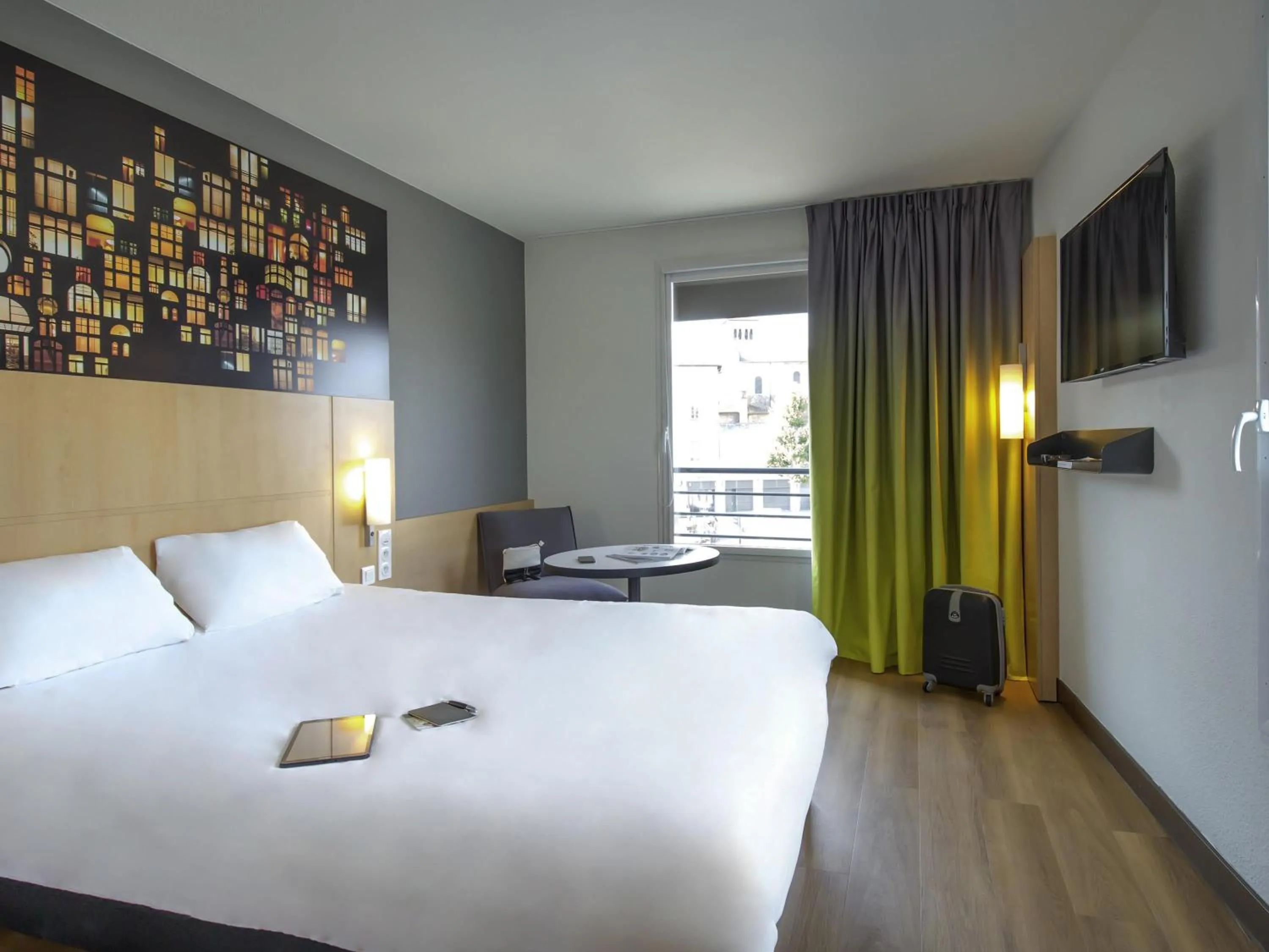 Bedroom, Bed in ibis Lyon Sud Vienne Saint-Louis
