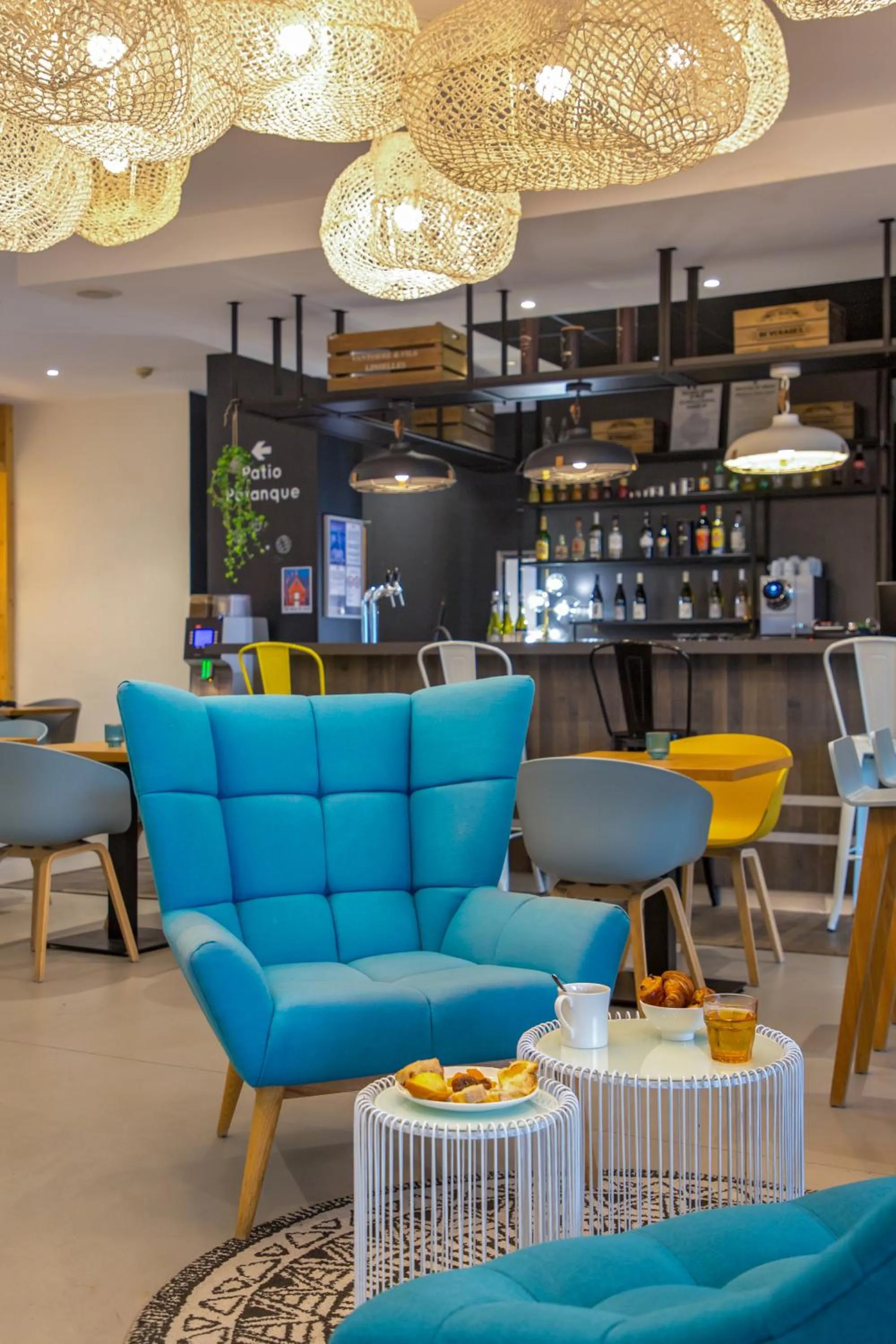 Lounge or bar in ibis Lyon Sud Vienne Saint-Louis