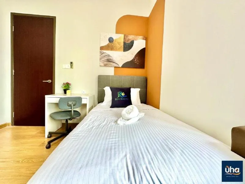 Bedroom, Bed in Country Garden Danga Bay @ UHA