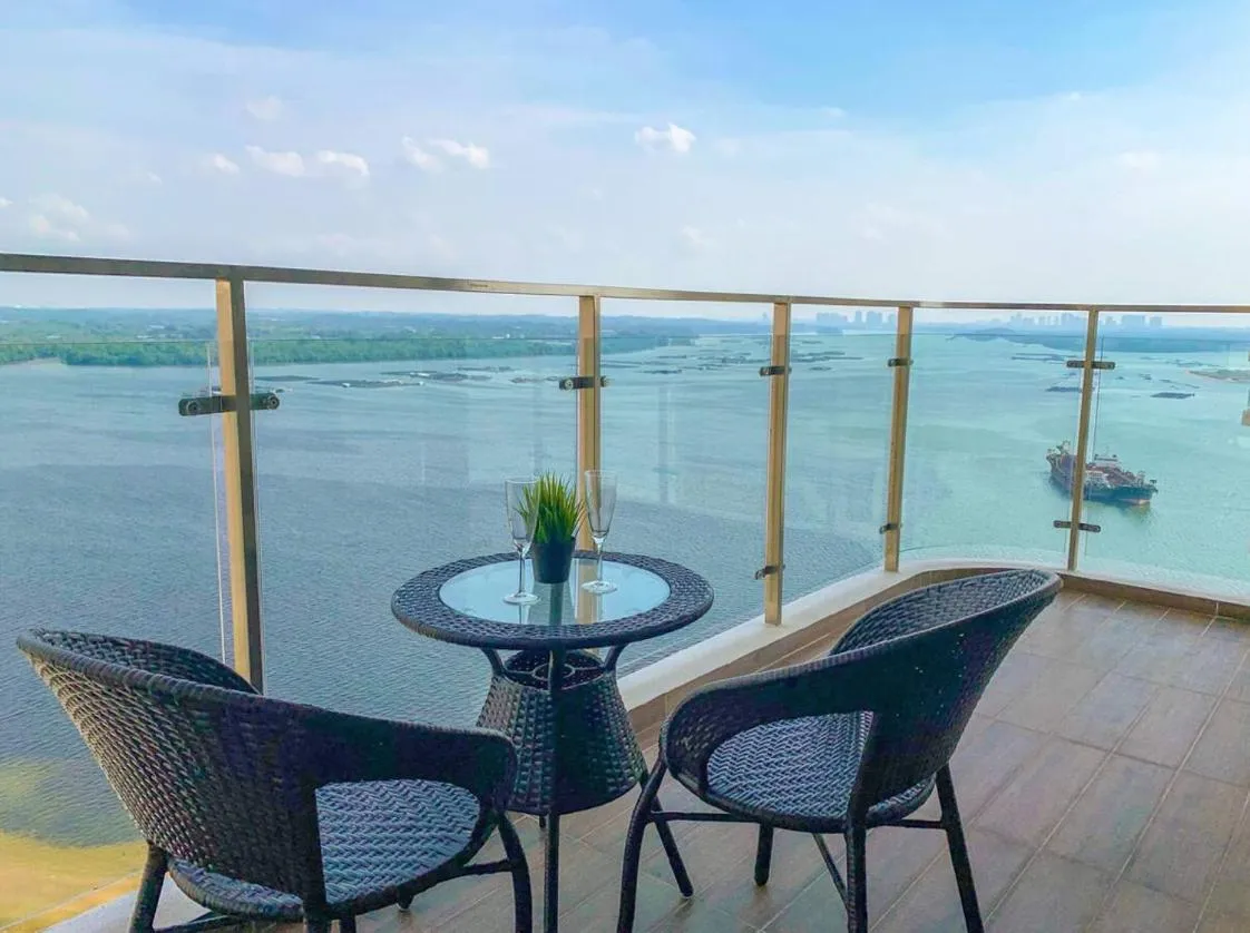 Balcony/Terrace in Country Garden Danga Bay @ UHA