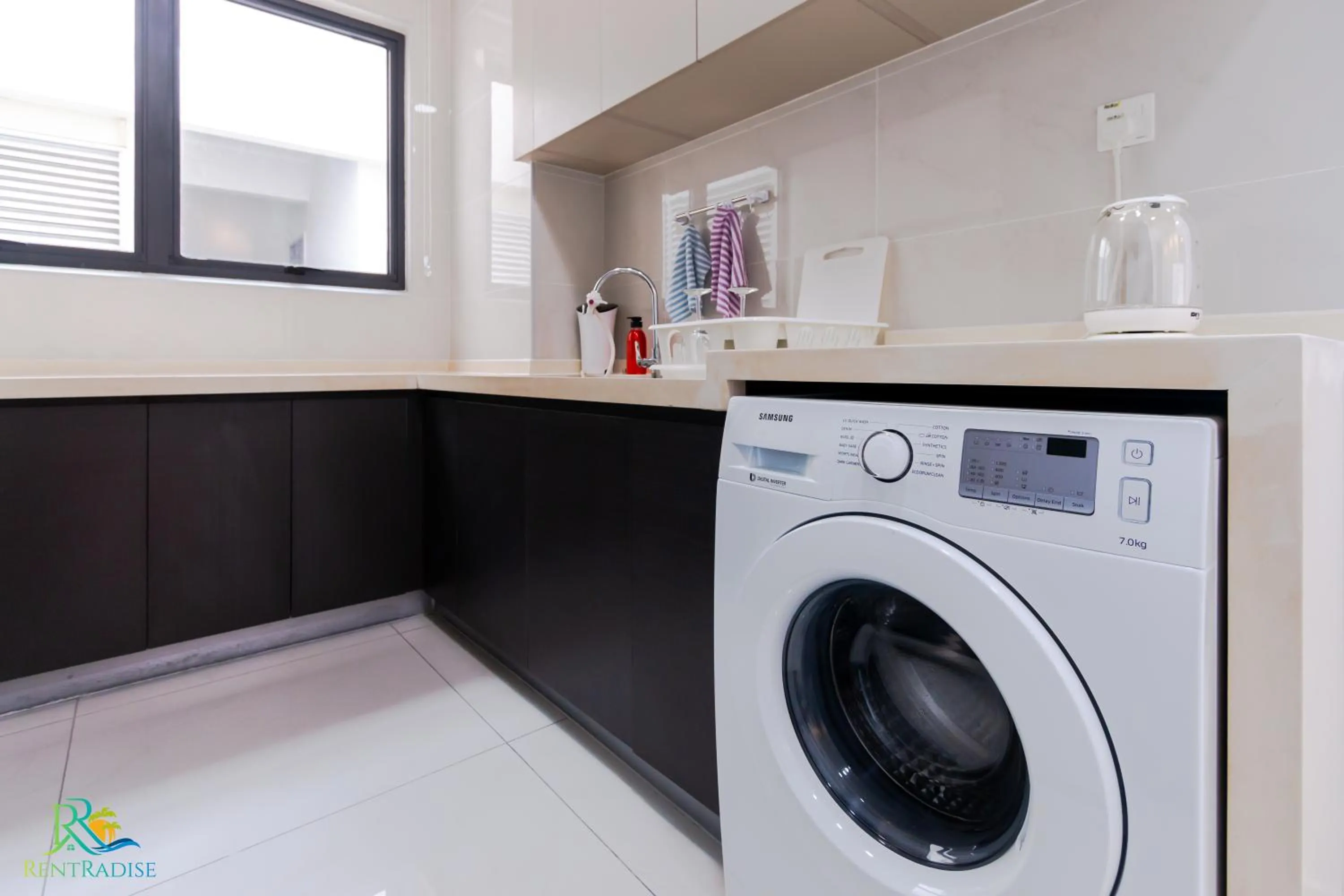 Kitchen or kitchenette in Country Garden Danga Bay @ UHA