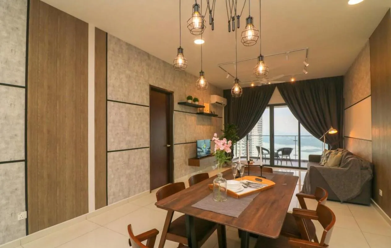 Dining area in Country Garden Danga Bay @ UHA