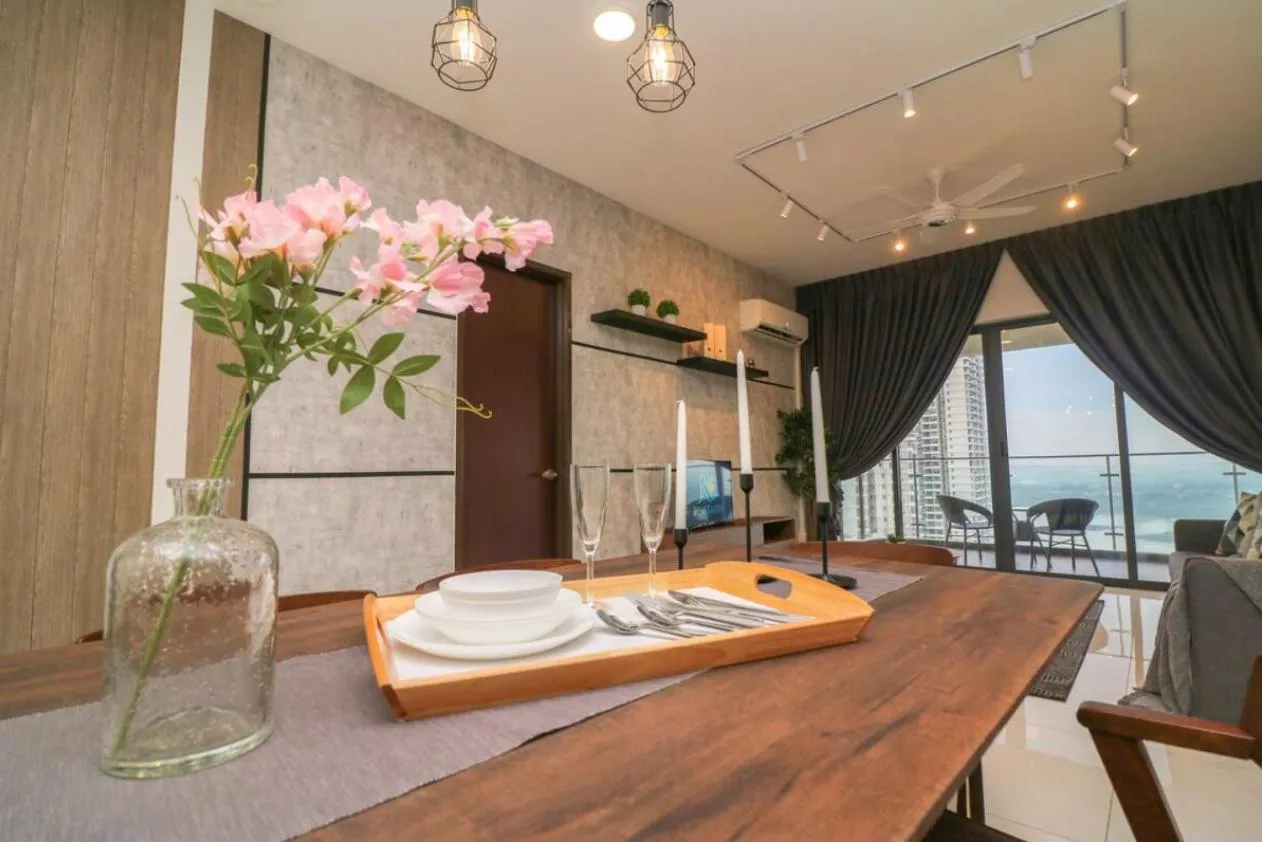 Dining area in Country Garden Danga Bay @ UHA