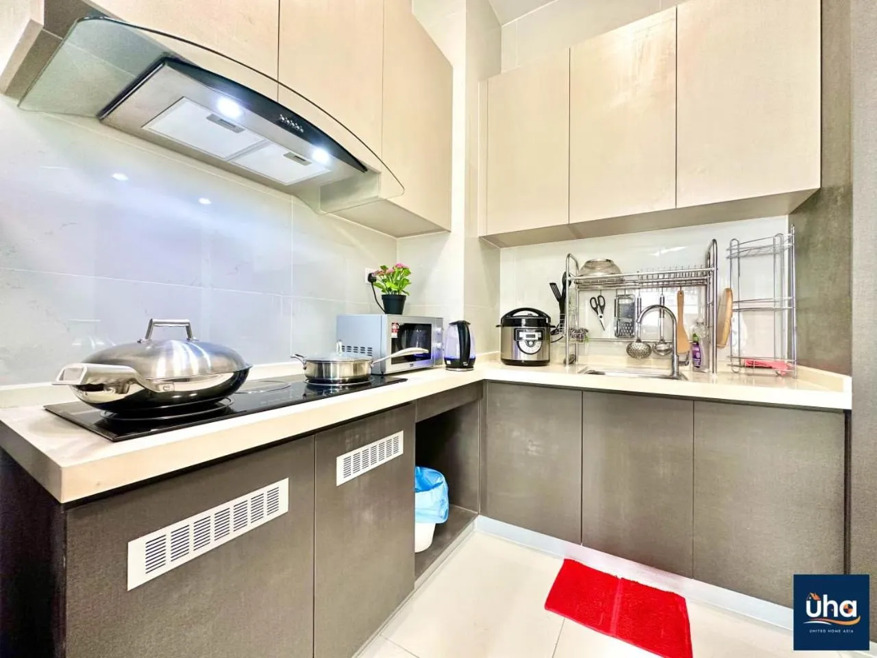 Kitchen or kitchenette in Country Garden Danga Bay @ UHA