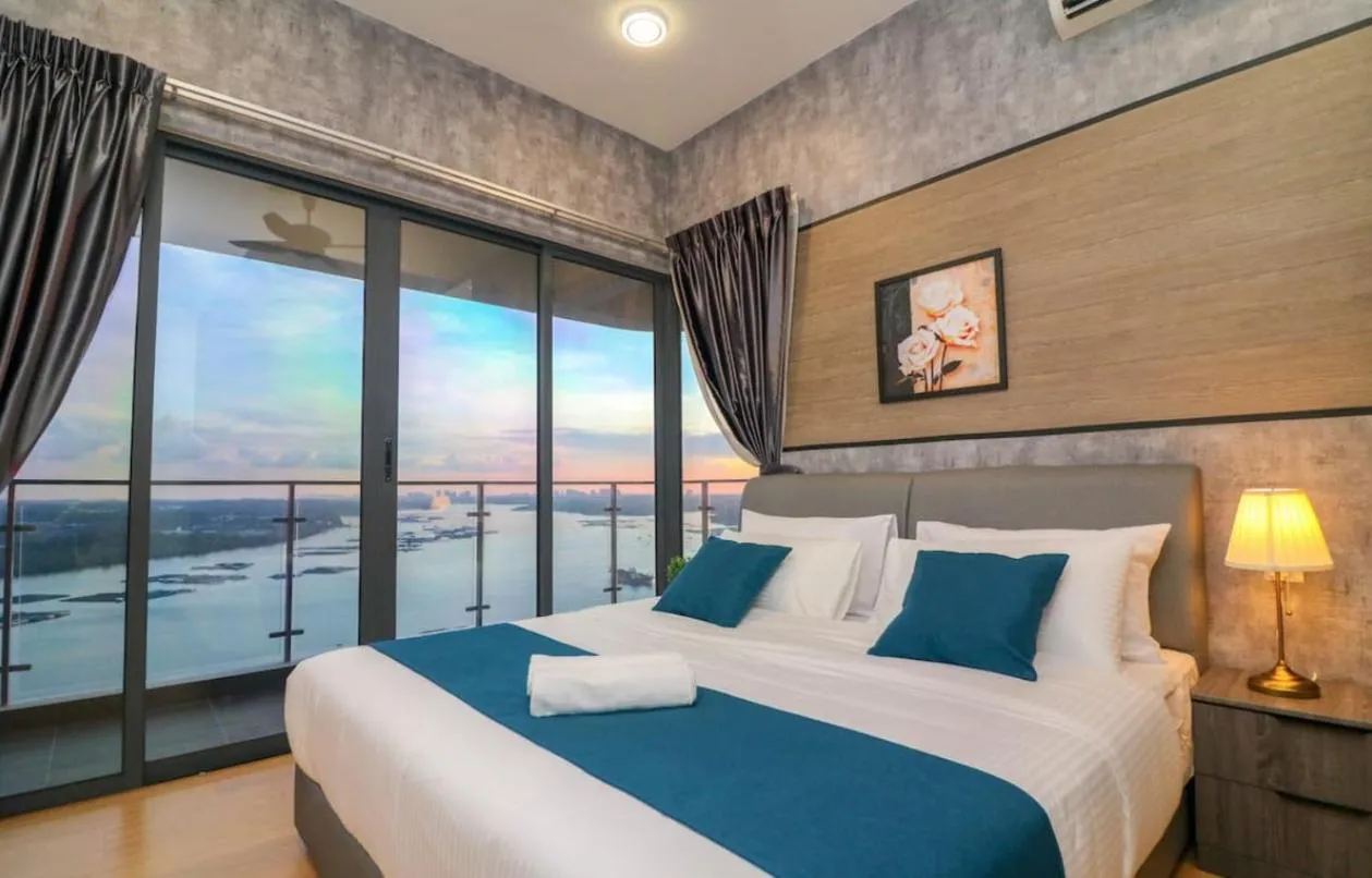 Bedroom, Bed in Country Garden Danga Bay @ UHA