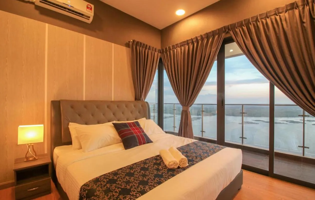 Bedroom, Bed in Country Garden Danga Bay @ UHA