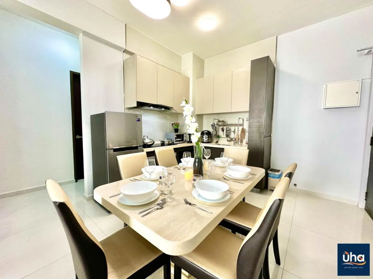 Dining area in Country Garden Danga Bay @ UHA