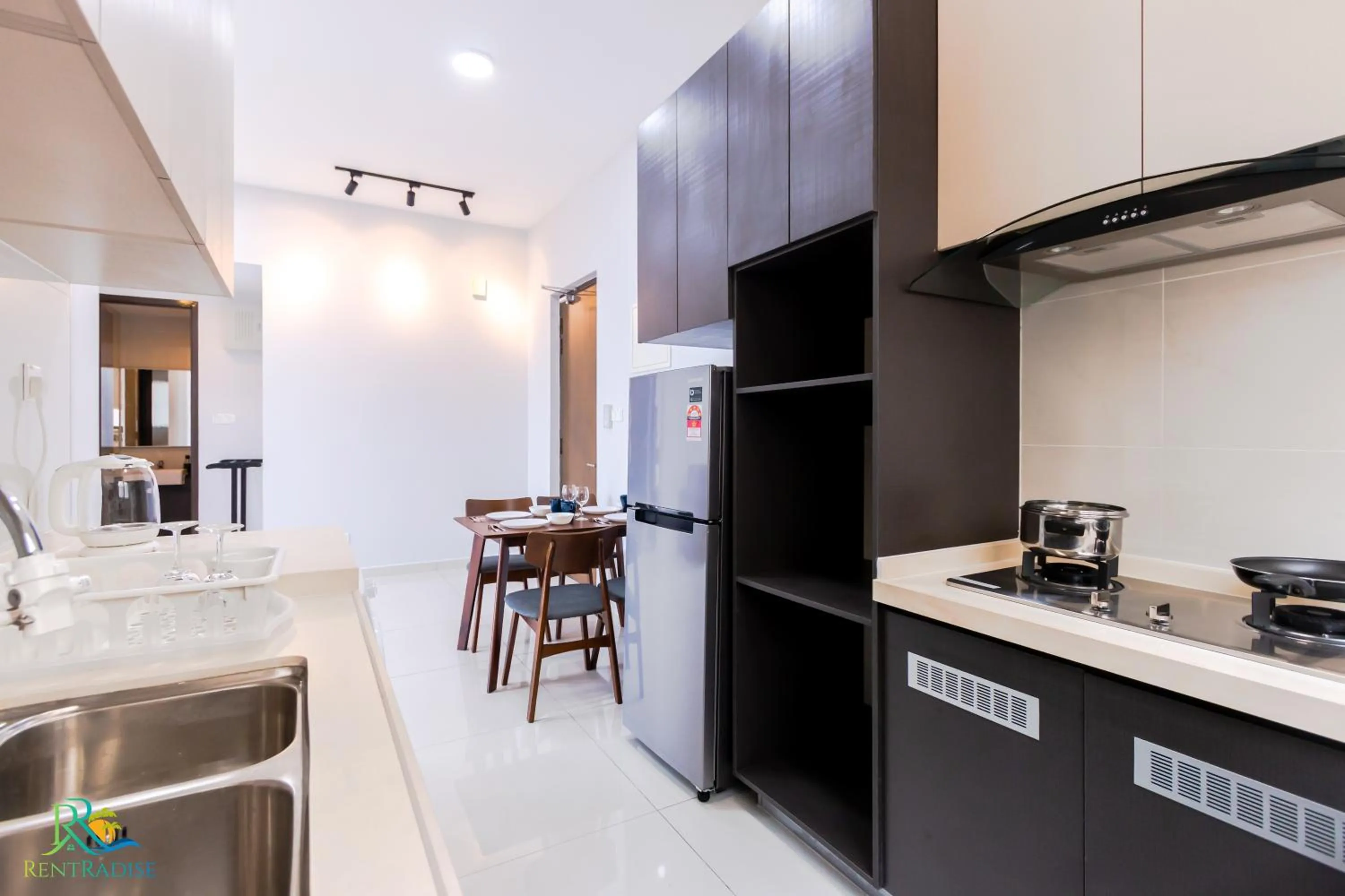 Kitchen or kitchenette in Country Garden Danga Bay @ UHA