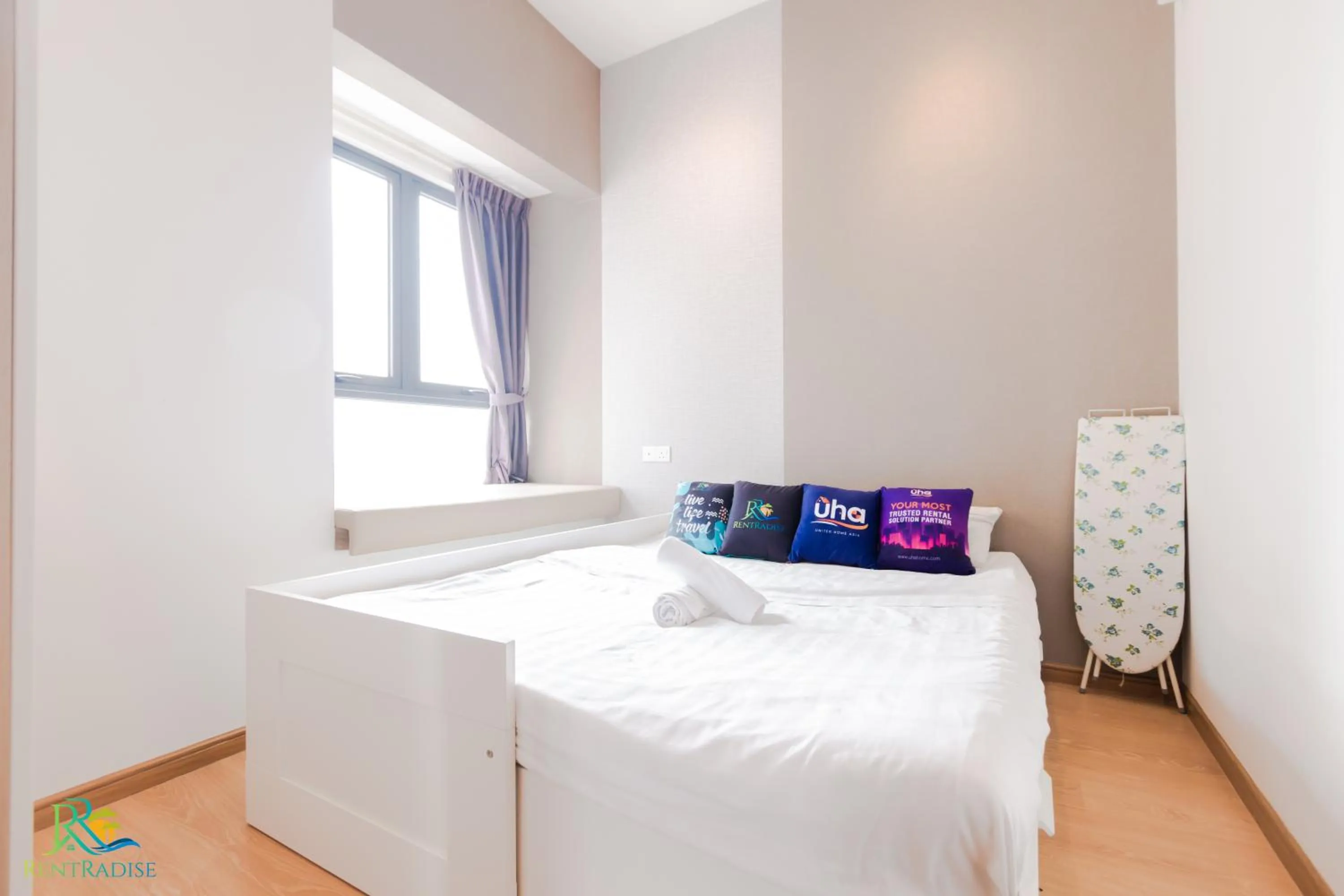 Bedroom, Bed in Country Garden Danga Bay @ UHA