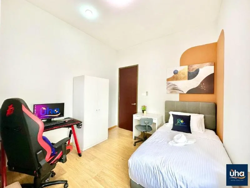 Bedroom, Bed in Country Garden Danga Bay @ UHA