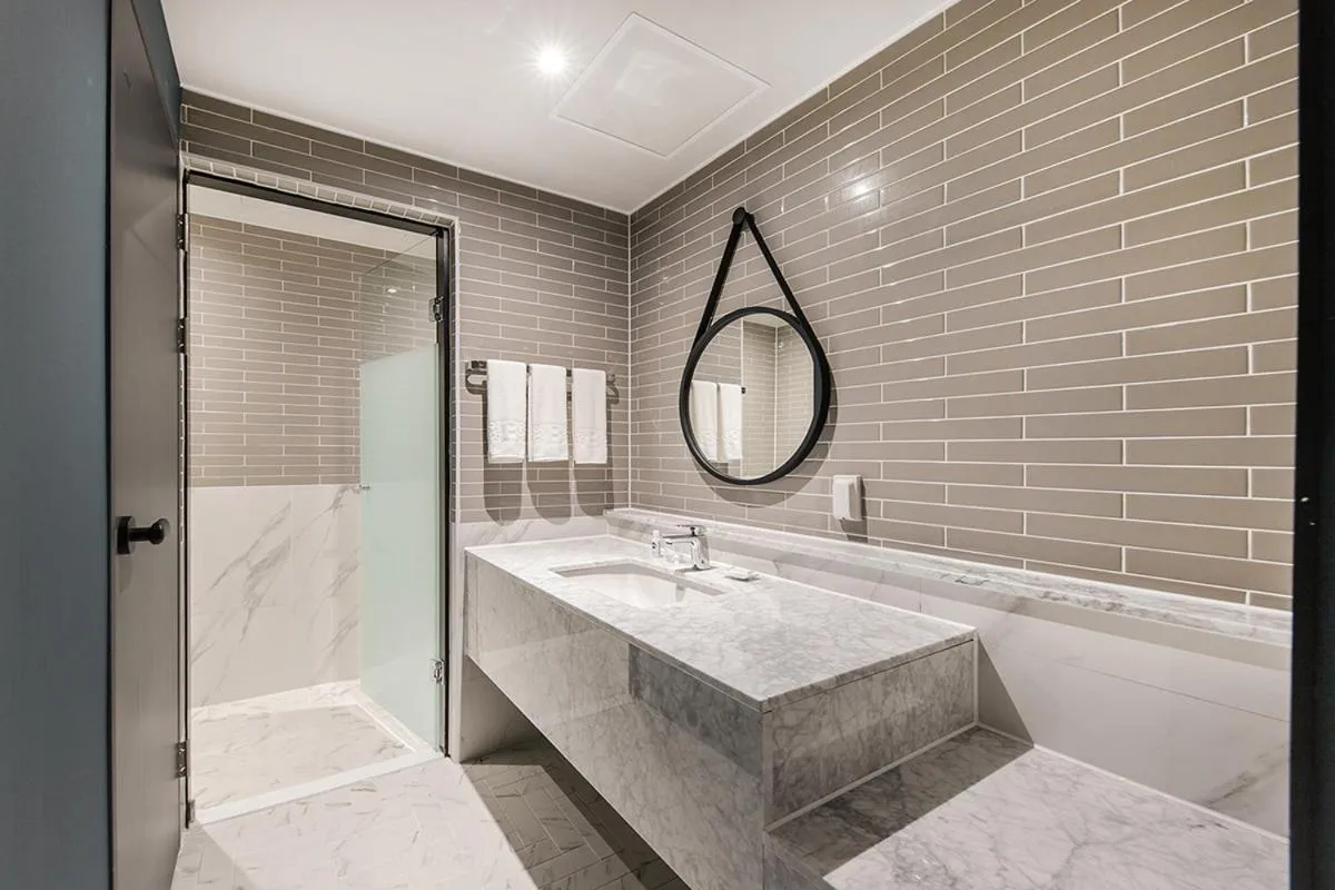 Shower in Brown Dot Hotel Ulsan Jangsaengpo