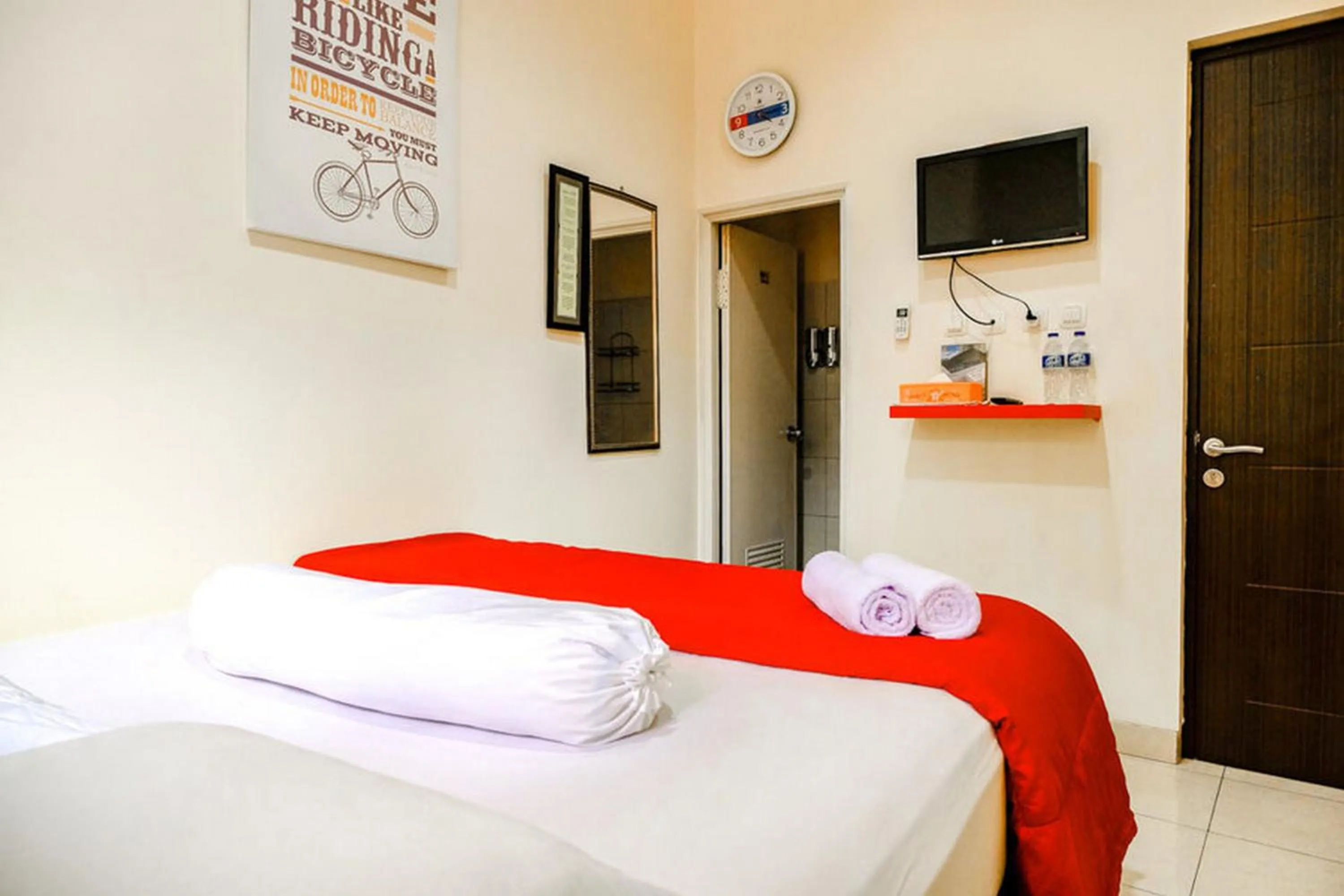 Bed in Pondok Malabar Mitra RedDoorz