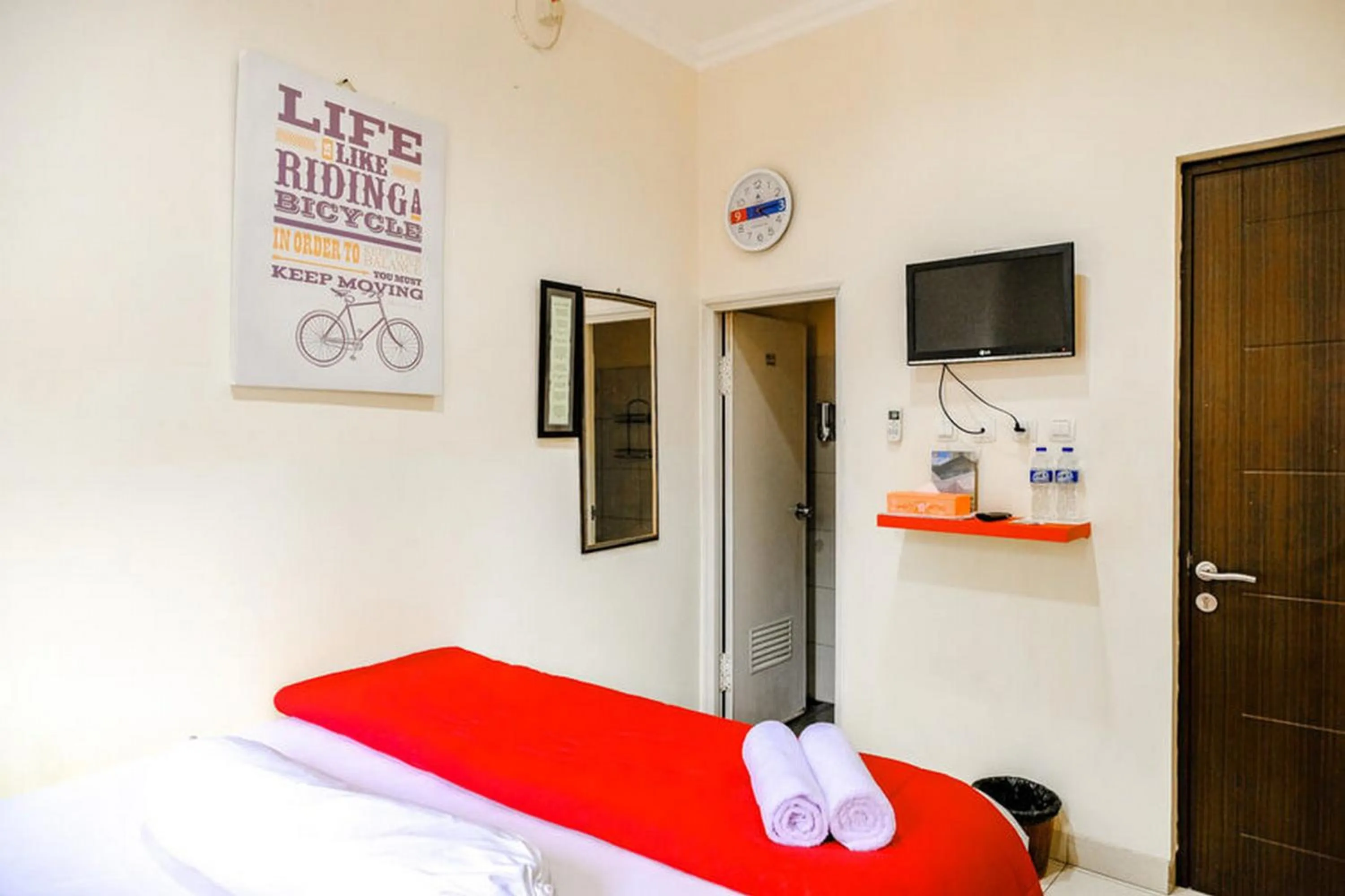 Bed in Pondok Malabar Mitra RedDoorz