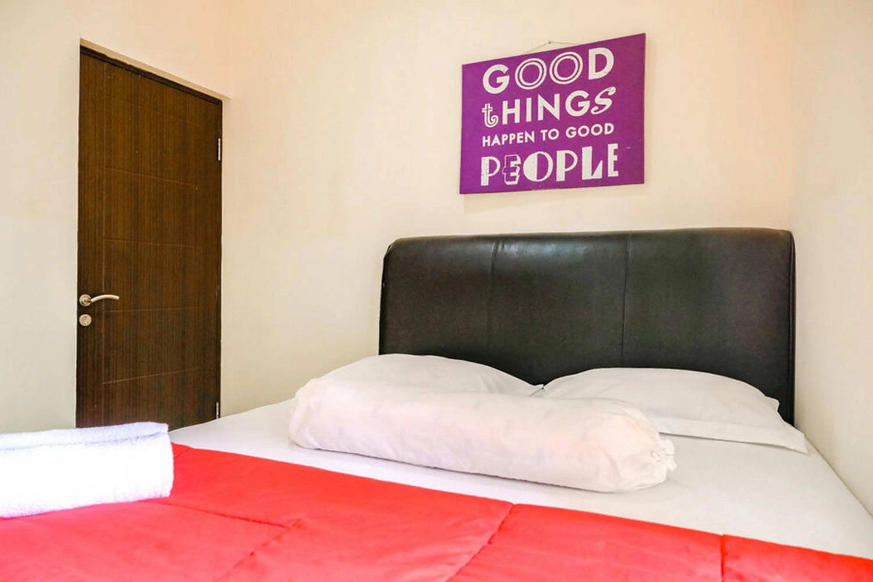 Bed in Pondok Malabar Mitra RedDoorz