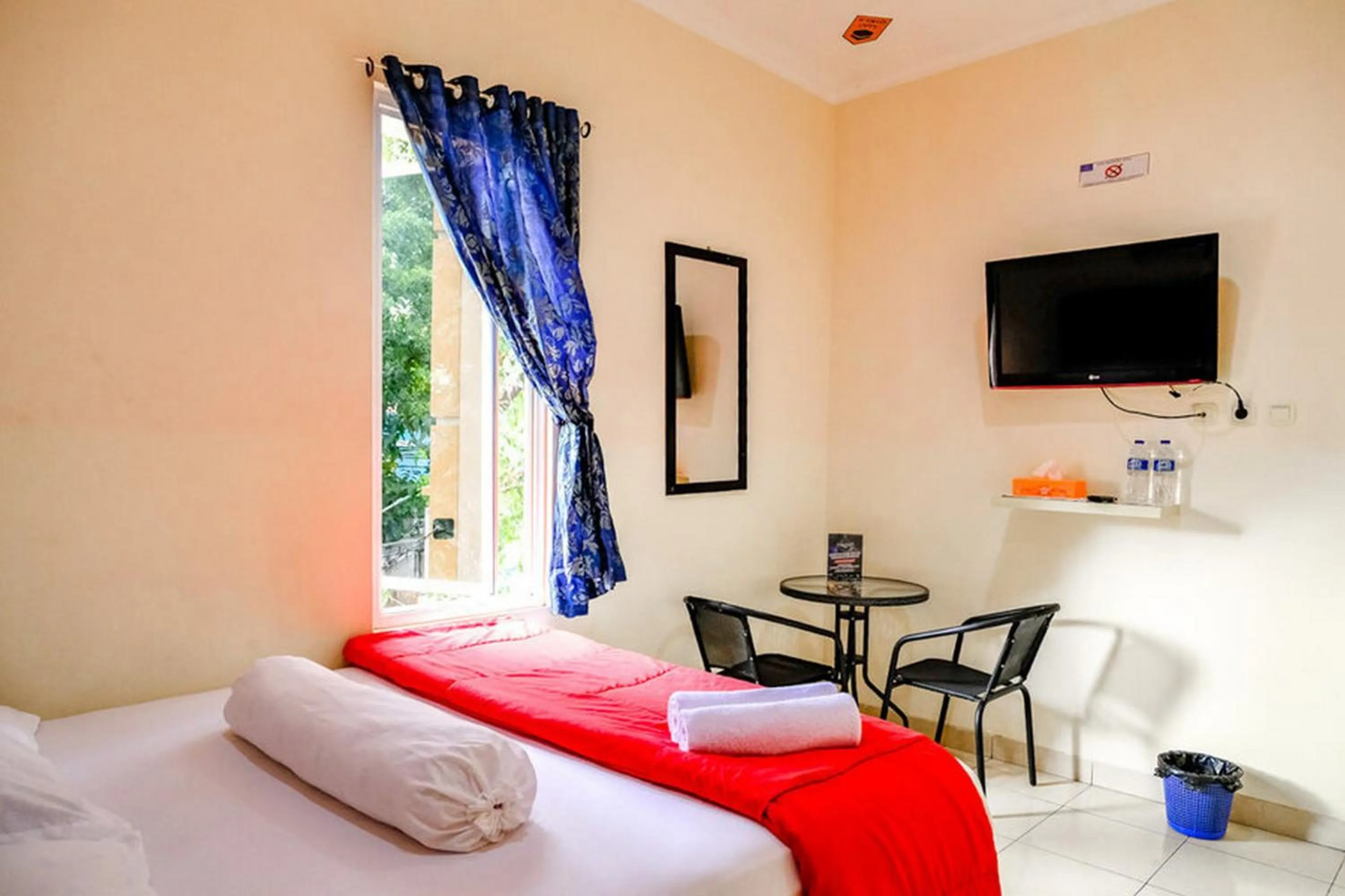 Bed in Pondok Malabar Mitra RedDoorz