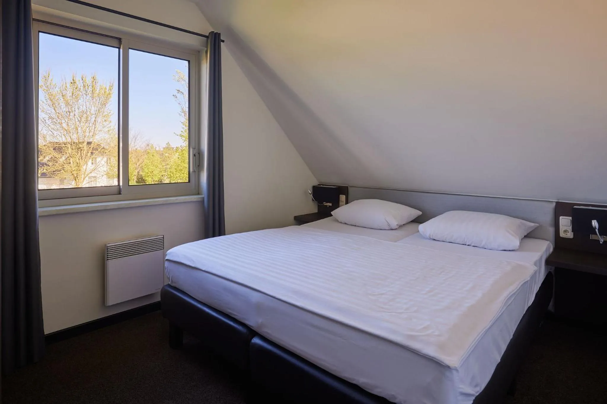 Photo of the whole room, Bed in Van der Valk Resort Linstow