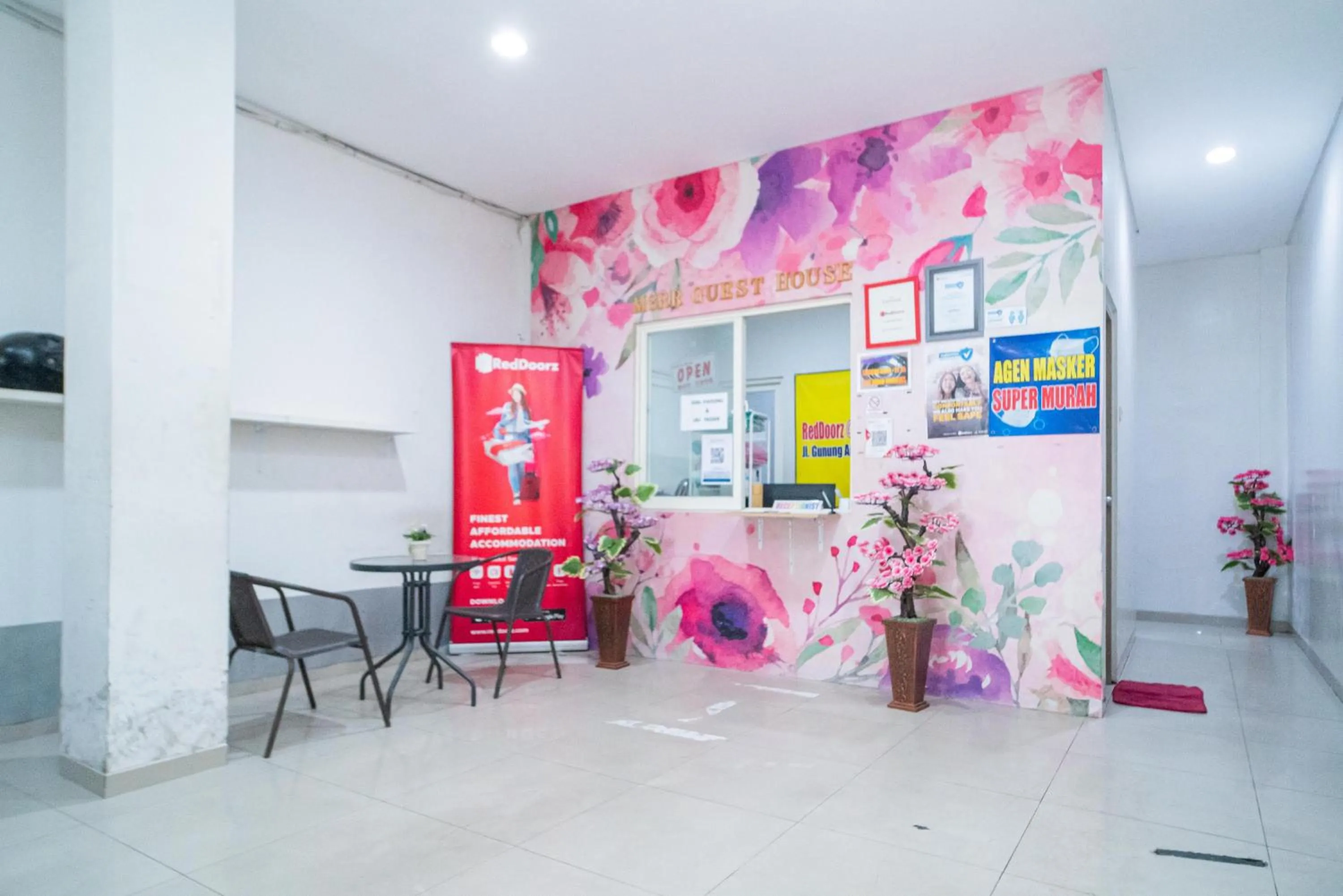 RedDoorz at MERR Rungkut Jl Gunung Anyar