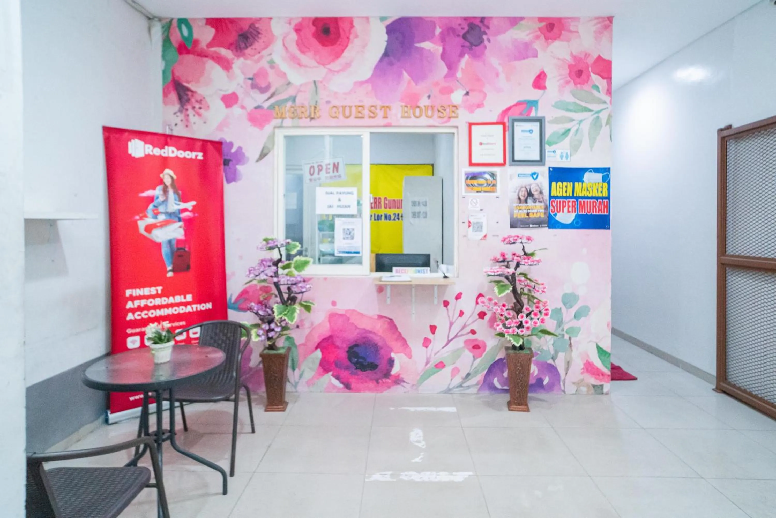 RedDoorz at MERR Rungkut Jl Gunung Anyar