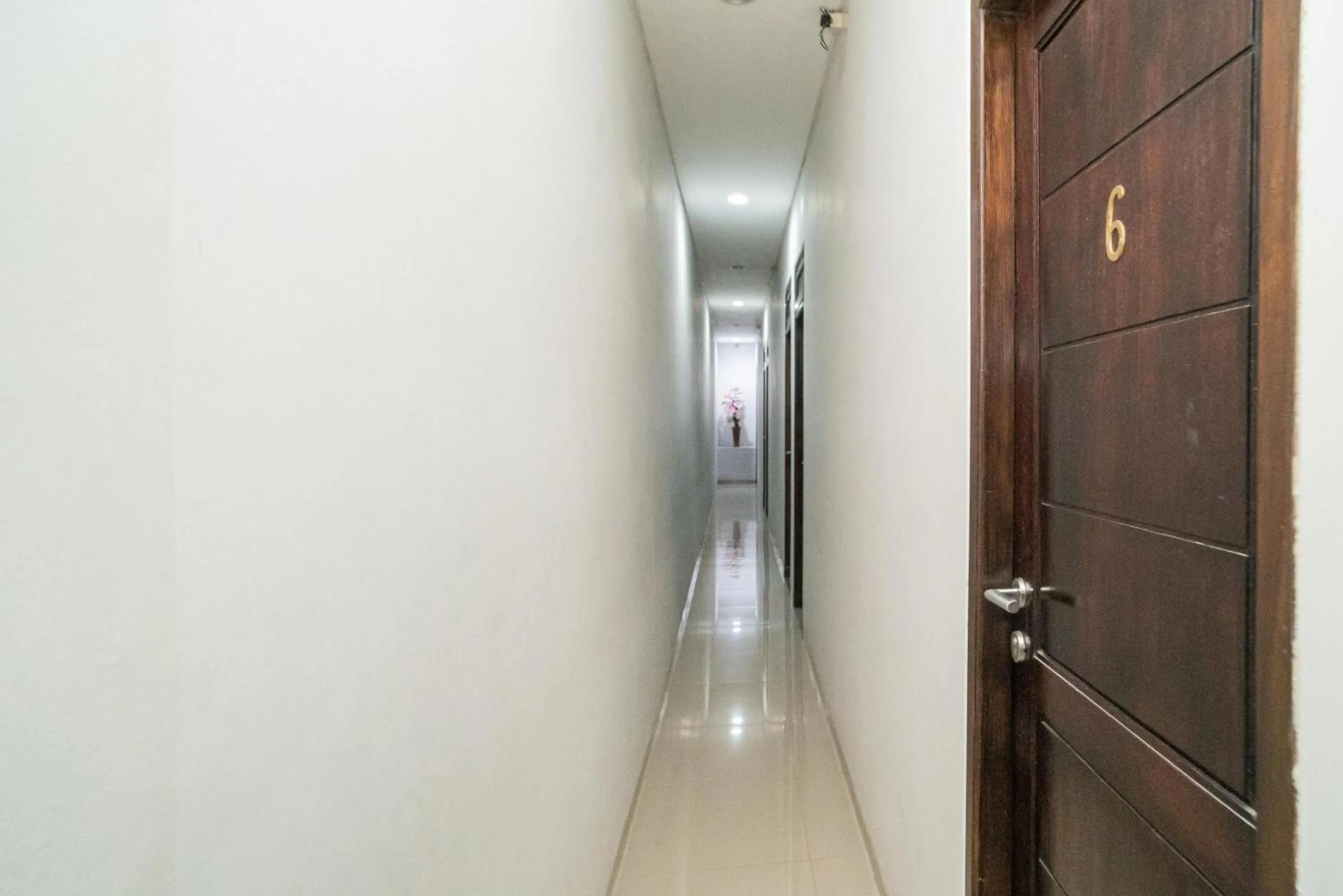 RedDoorz at MERR Rungkut Jl Gunung Anyar