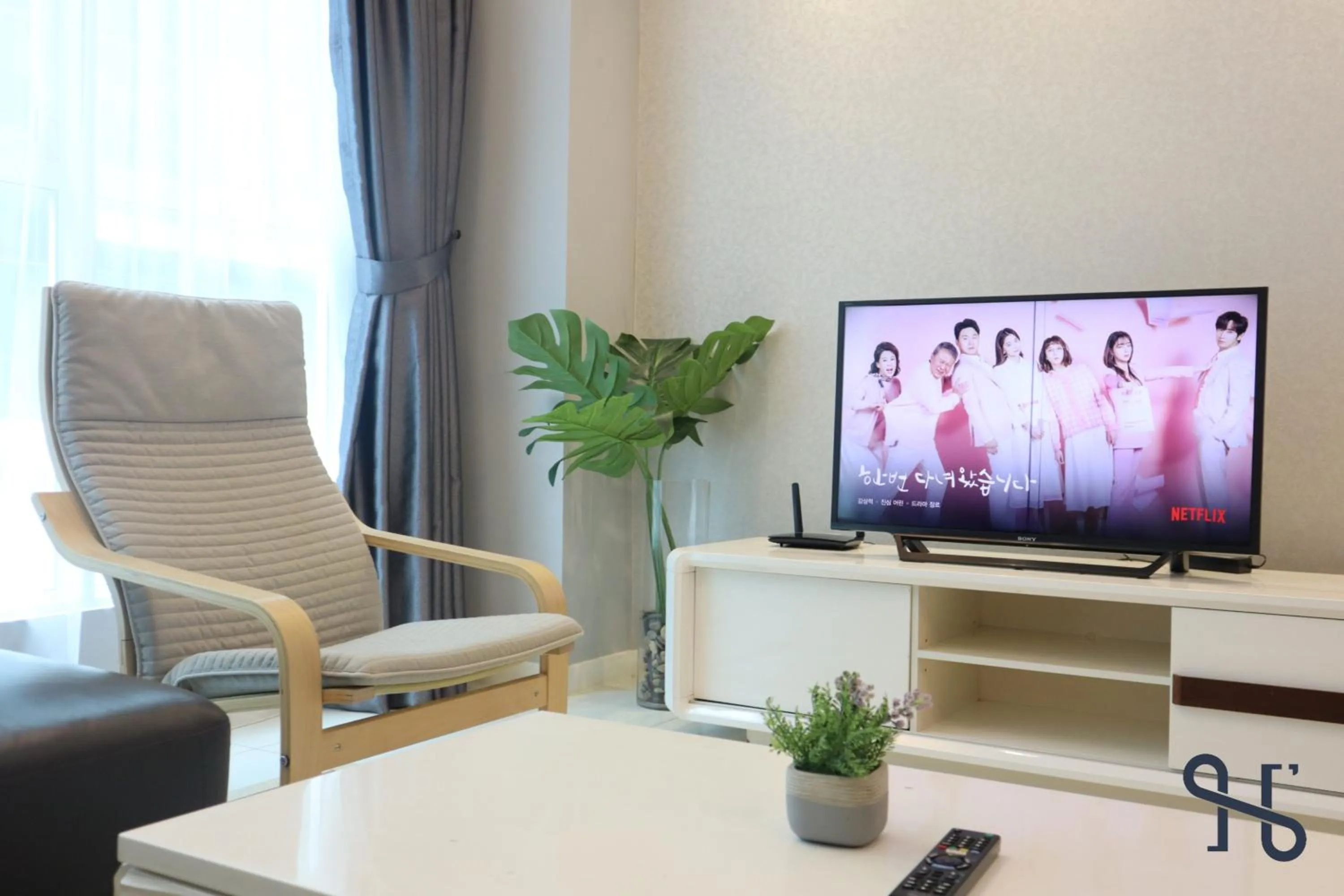 Communal lounge/ TV room in Homesuite' Home at Sutera Avenue