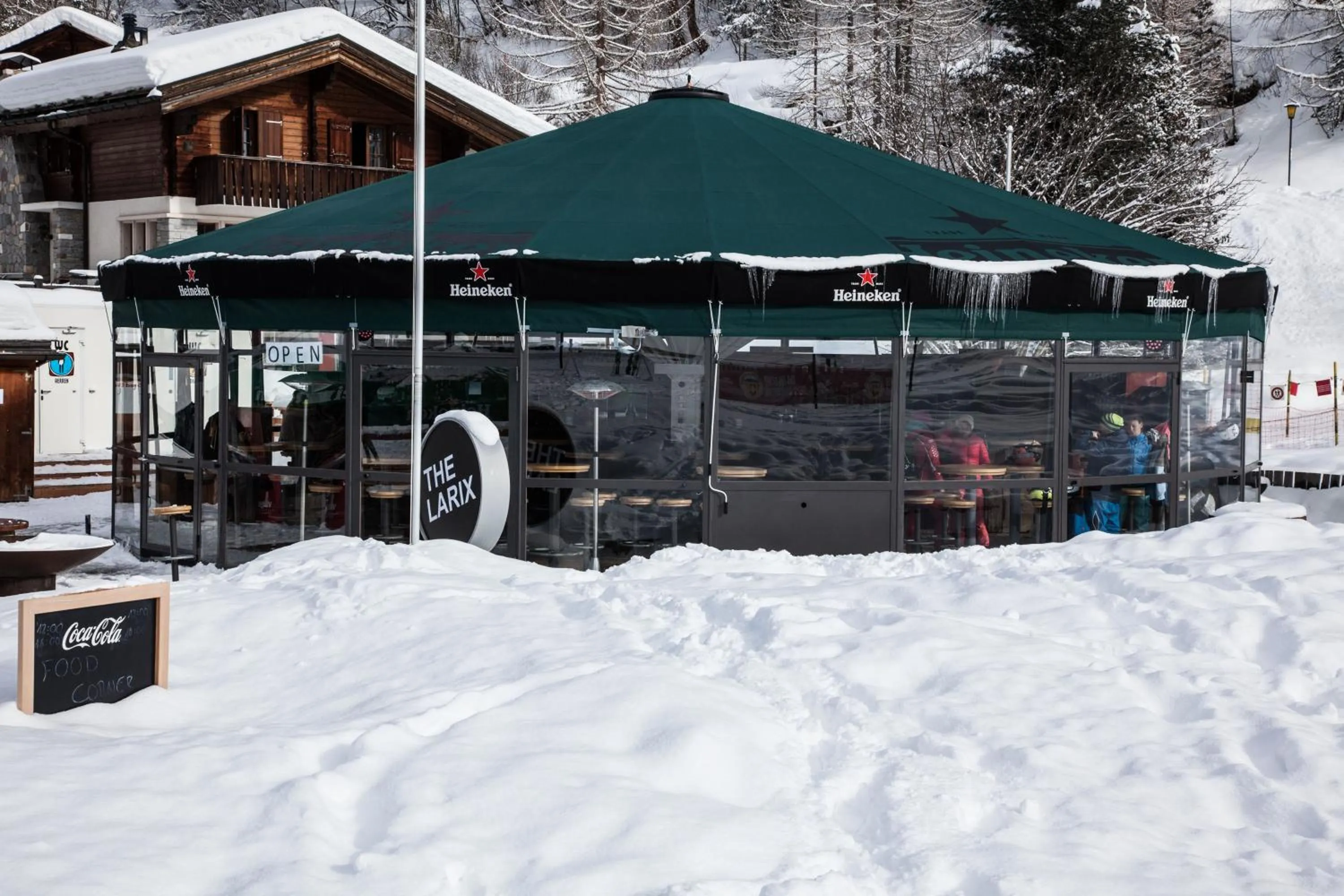 BBQ facilities in Hotel THE LARIX ski-in ski-out