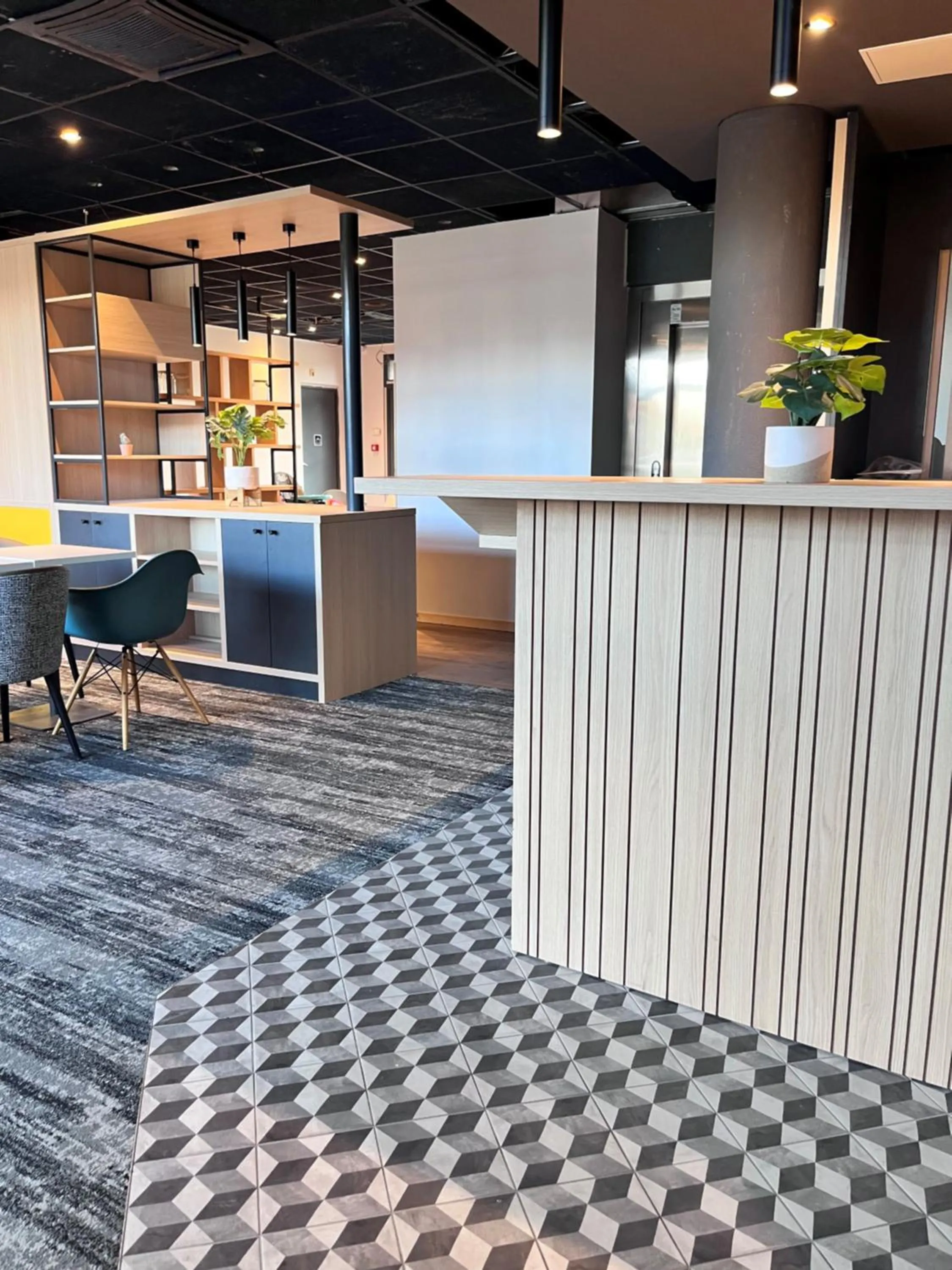 Lounge or bar in ibis Clermont Ferrand Montferrand