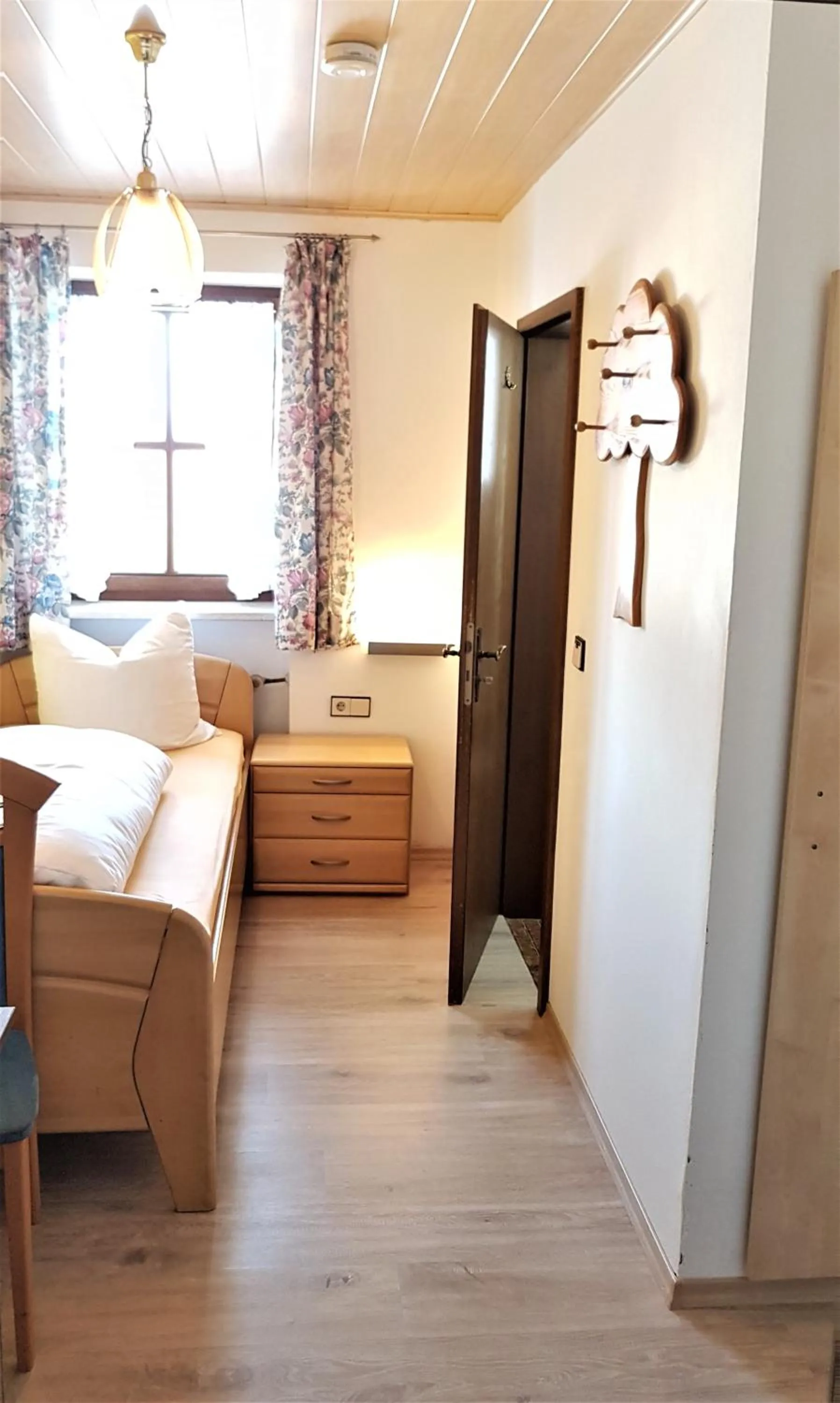 Photo of the whole room, Bed in Ferienwohnungen König