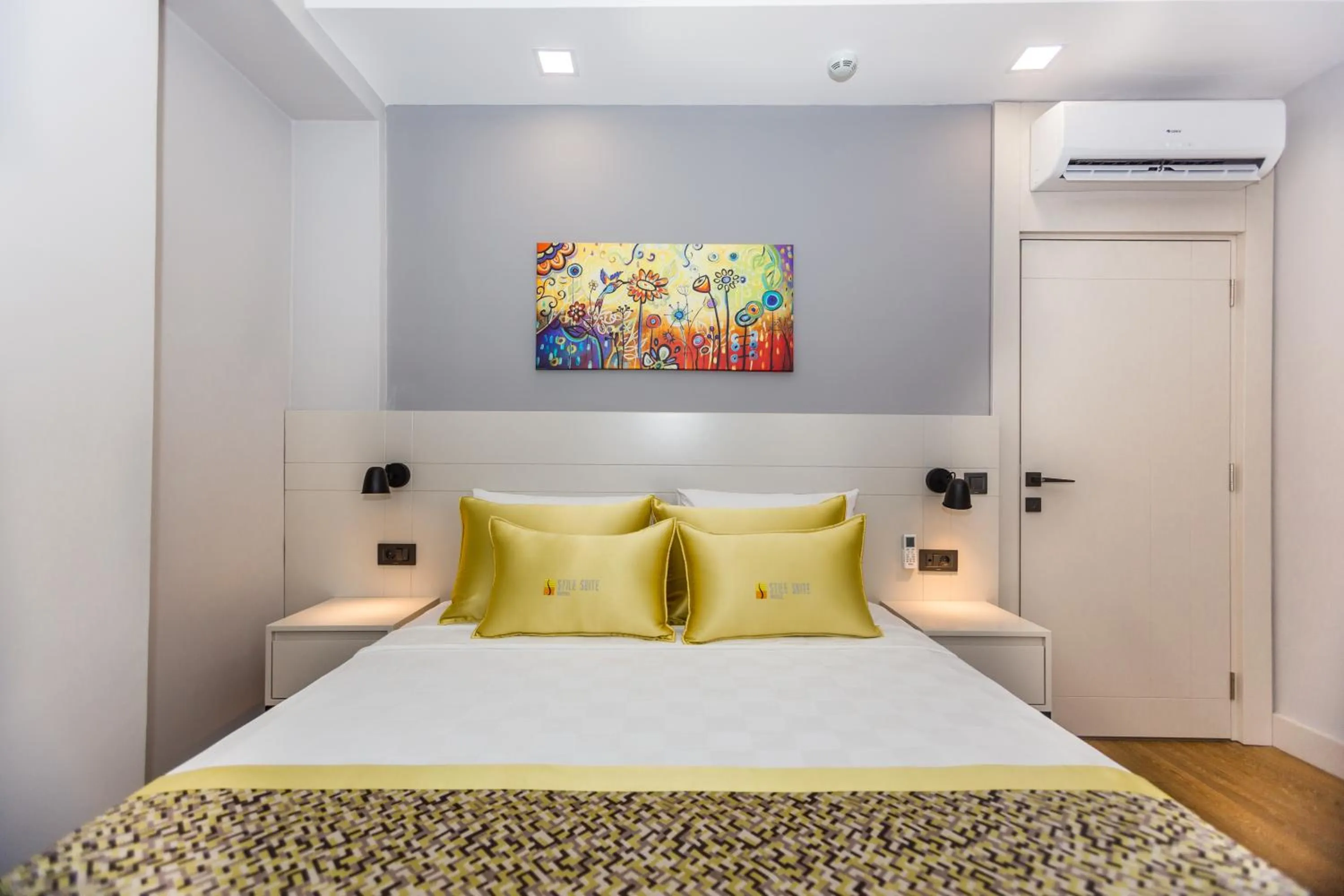 Bedroom, Bed in Stile Suite Family Hotel