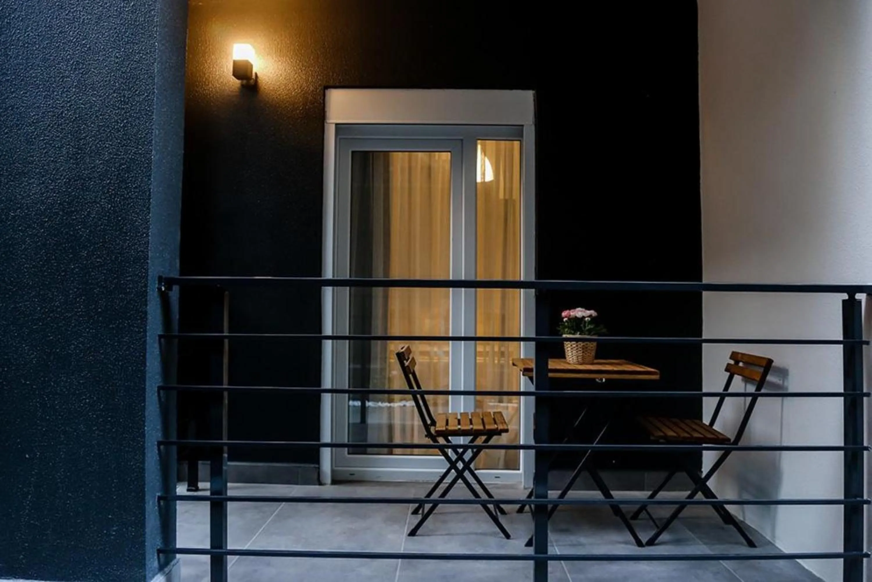 Seating area in Stile Suite Family Hotel