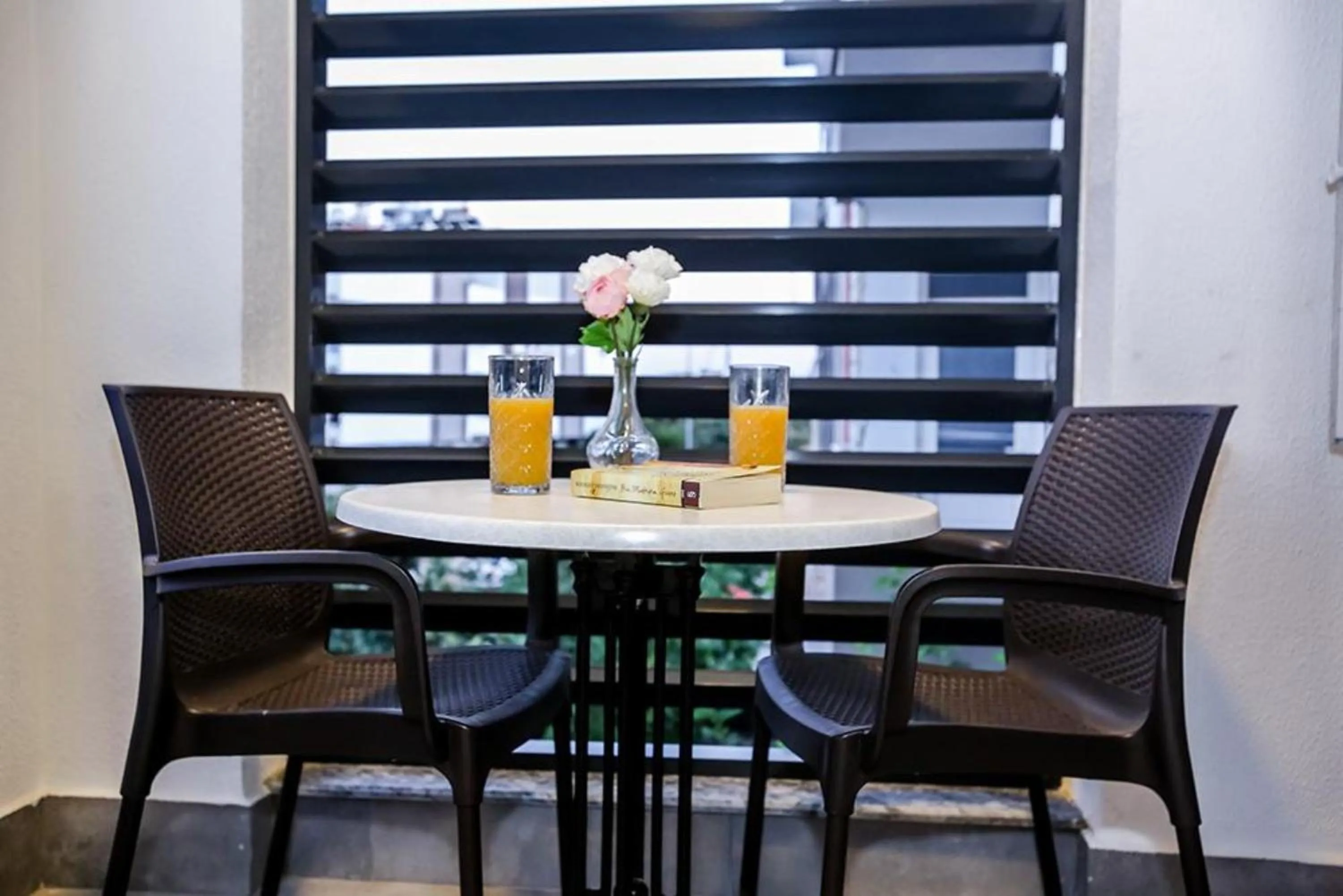 Seating area in Stile Suite Family Hotel