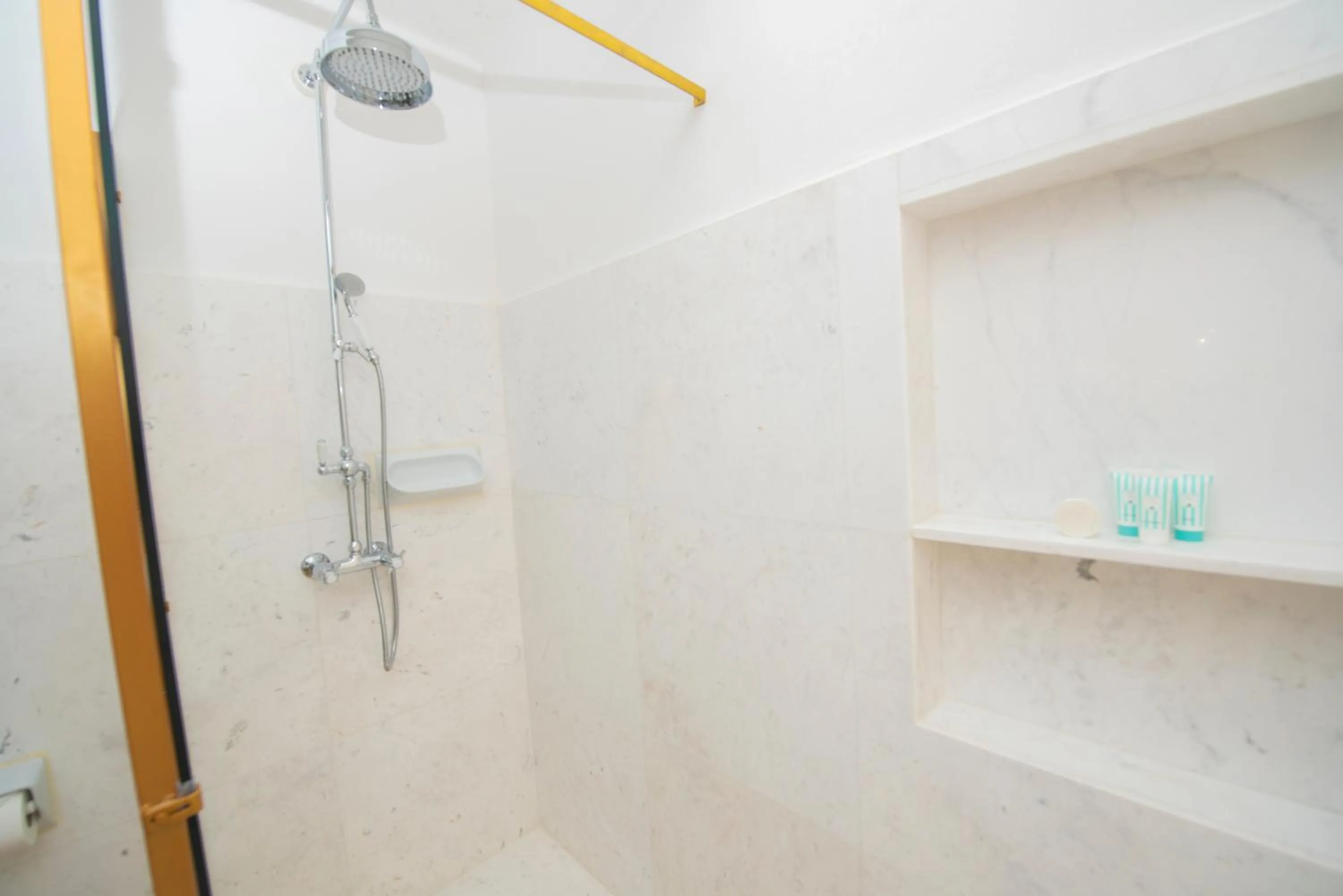 Shower in Casa Rocca Piccola B&B