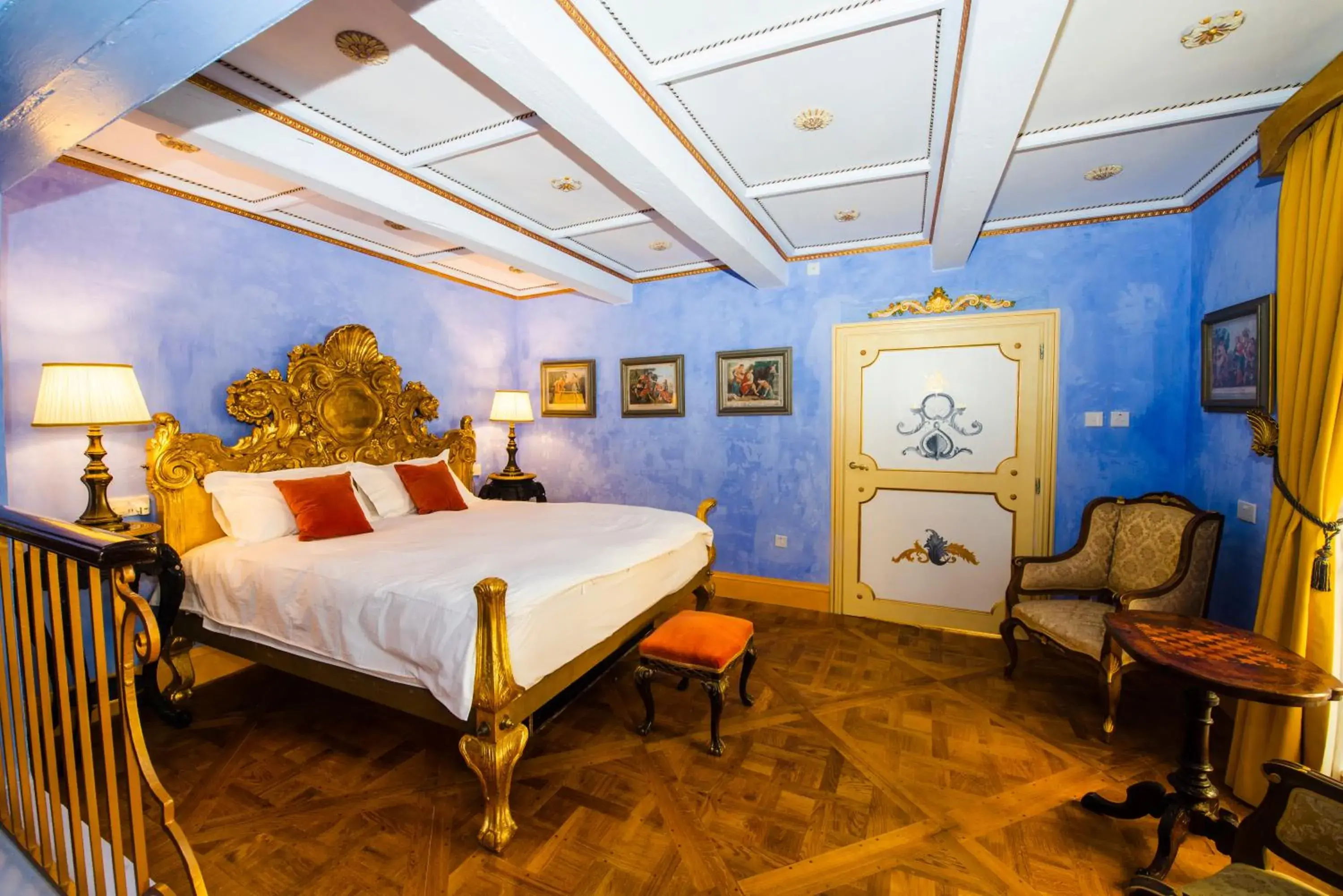 Queen Room - Disability Access in Casa Rocca Piccola B&B Queen Room - Disability Access in Casa Rocca Piccola B&B