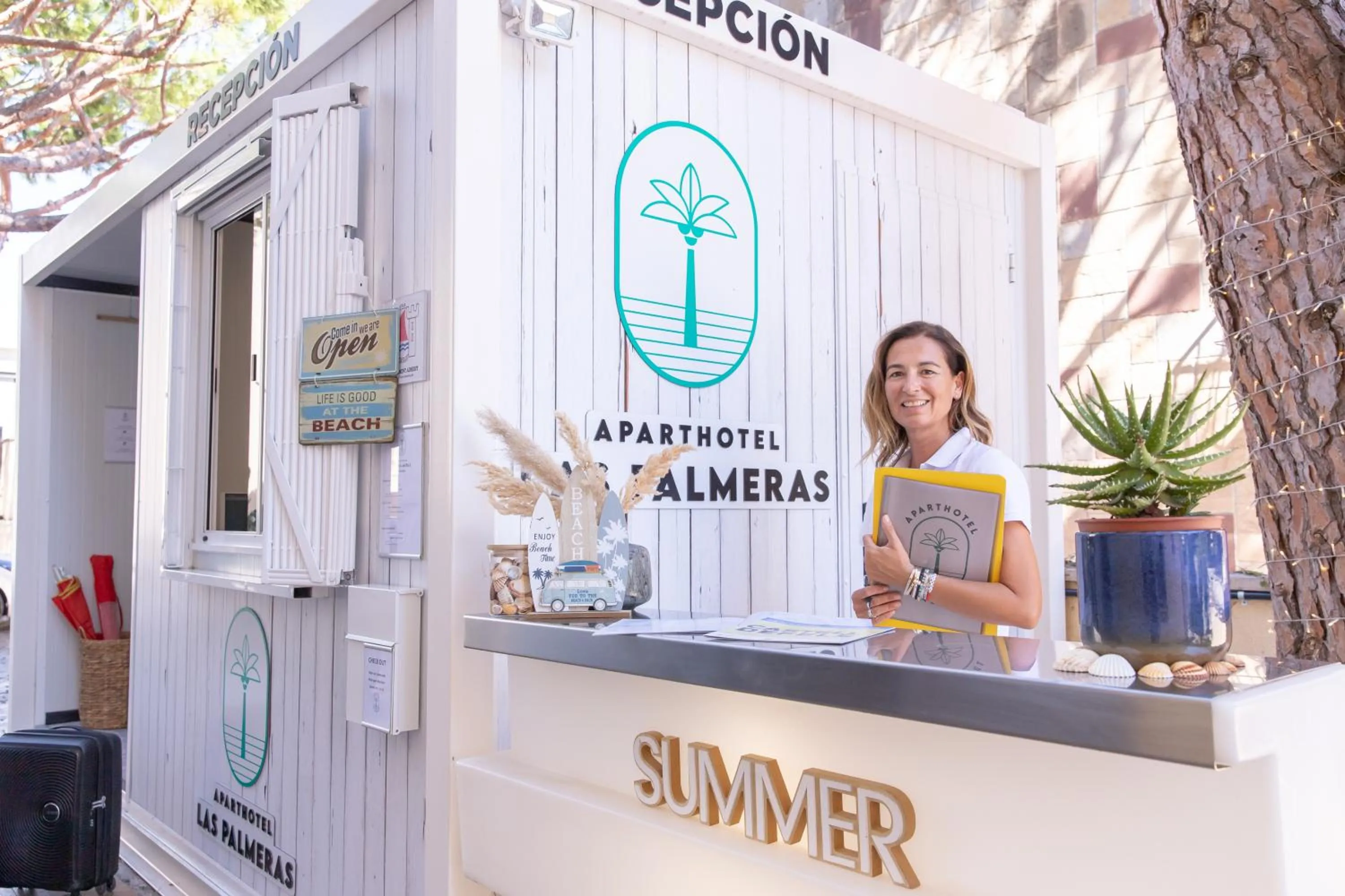 Lobby or reception in Aparthotel Las Palmeras Castelldefels