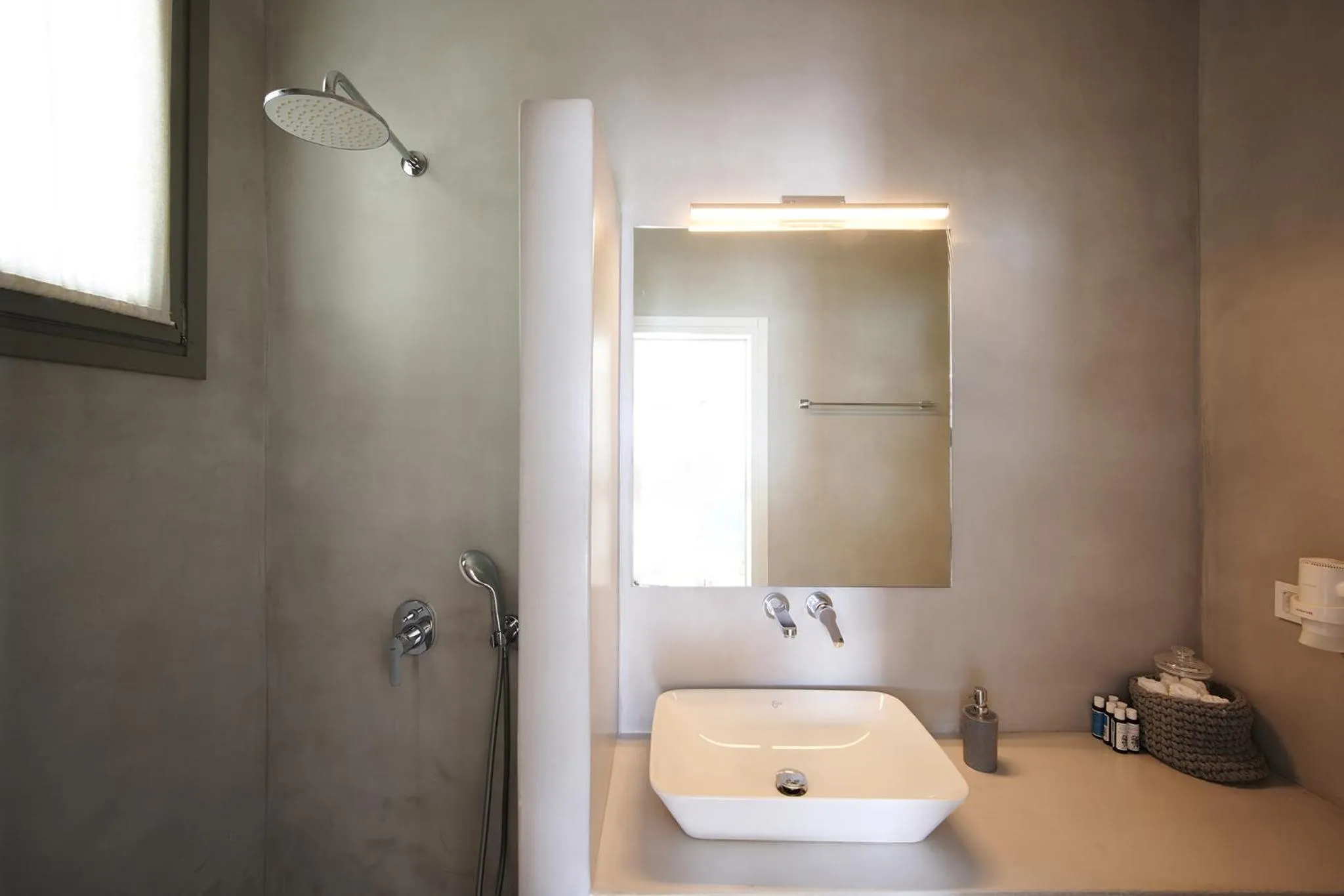 Bathroom in Kymo Luxury Suites Paros