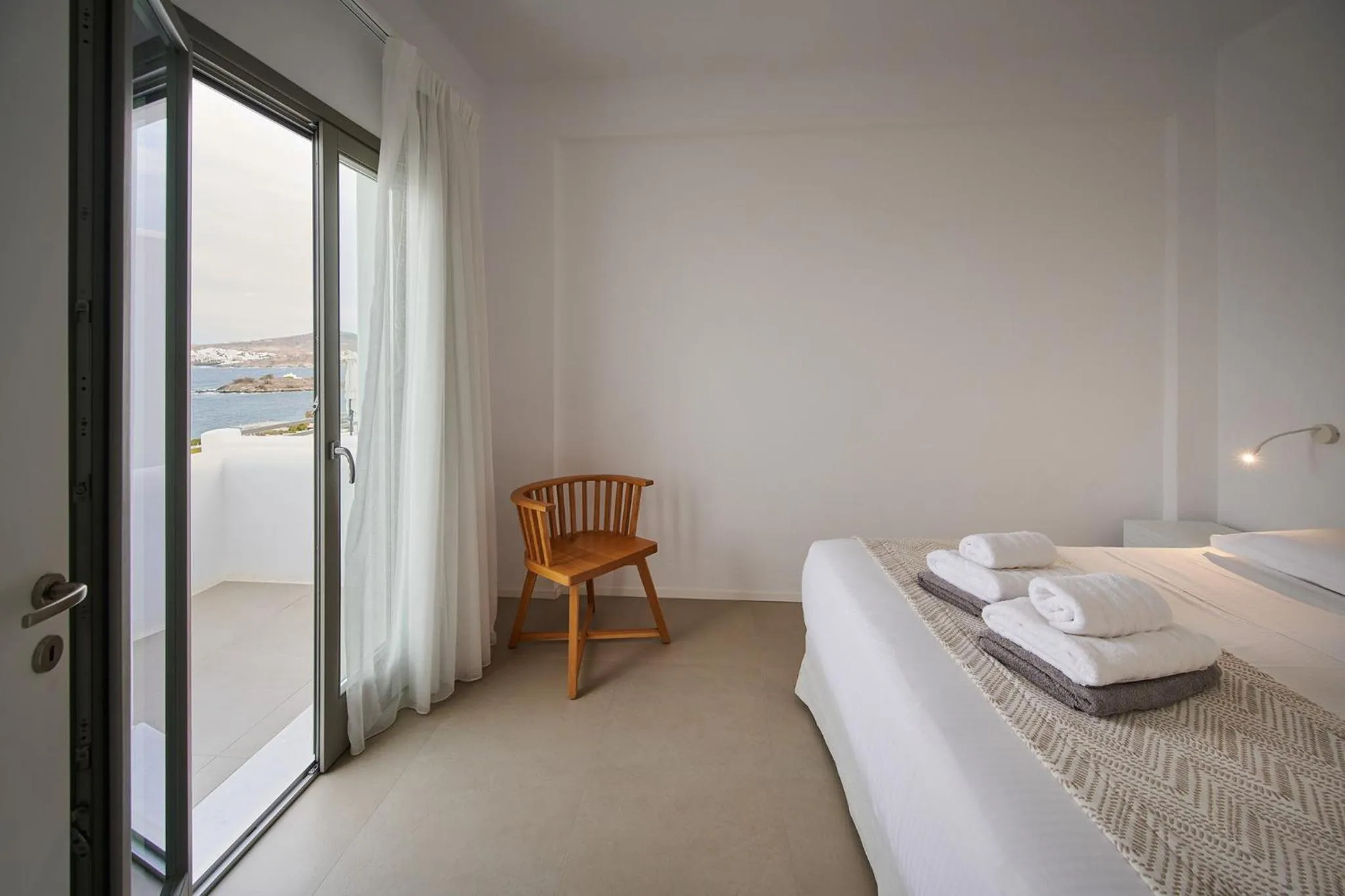 Bedroom, Bed in Kymo Luxury Suites Paros