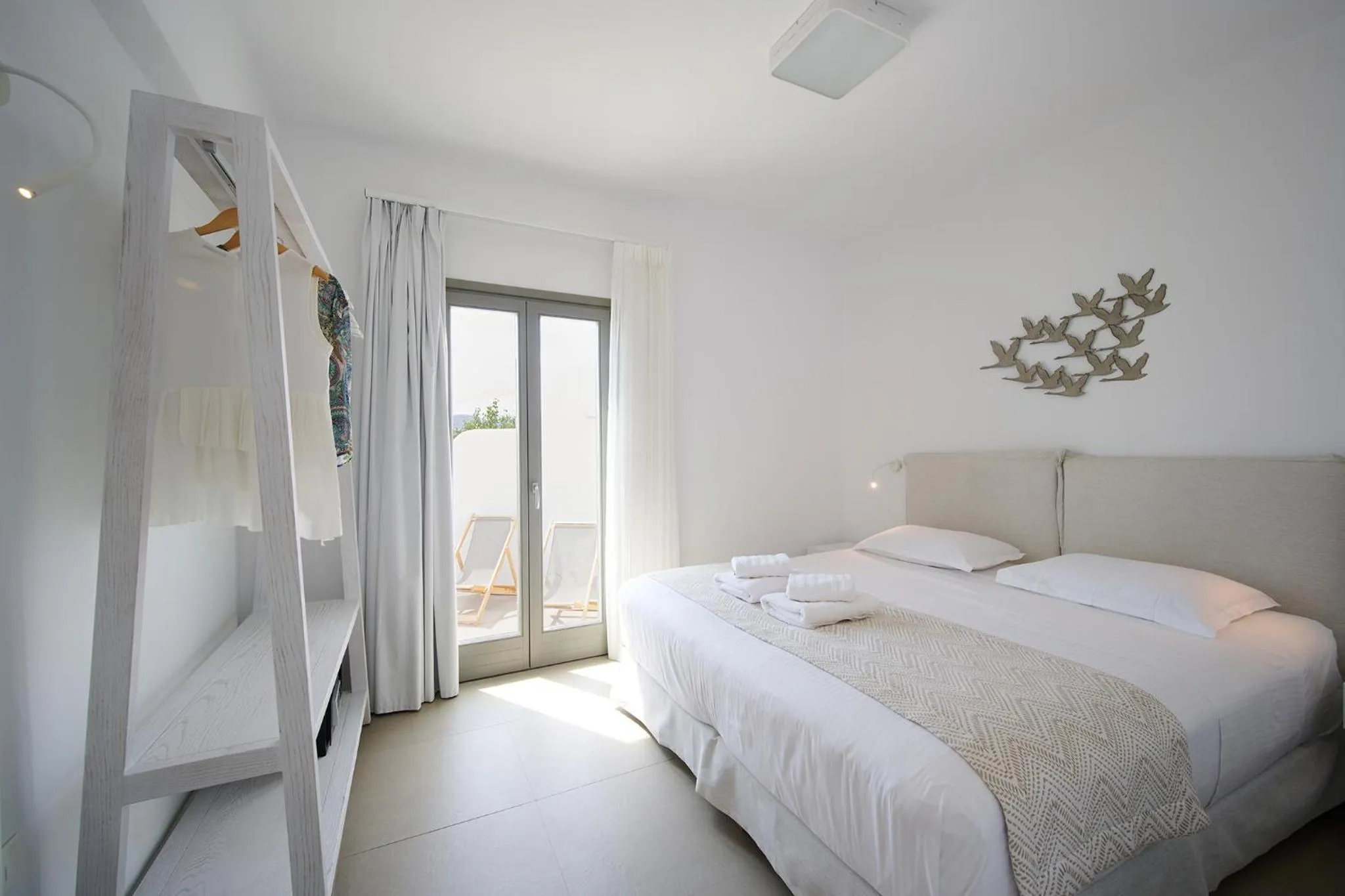 Bedroom, Bed in Kymo Luxury Suites Paros