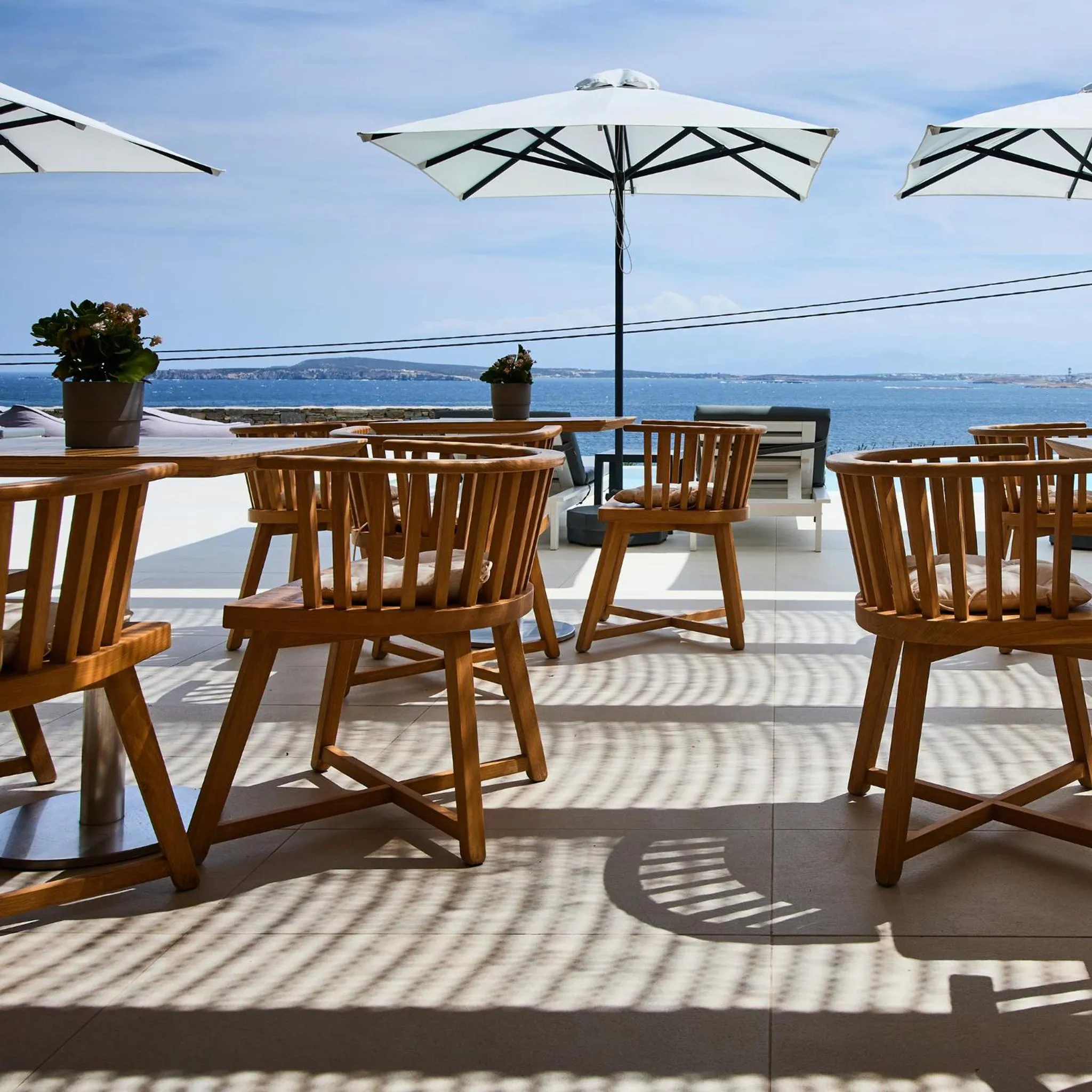 Lounge or bar in Kymo Luxury Suites Paros