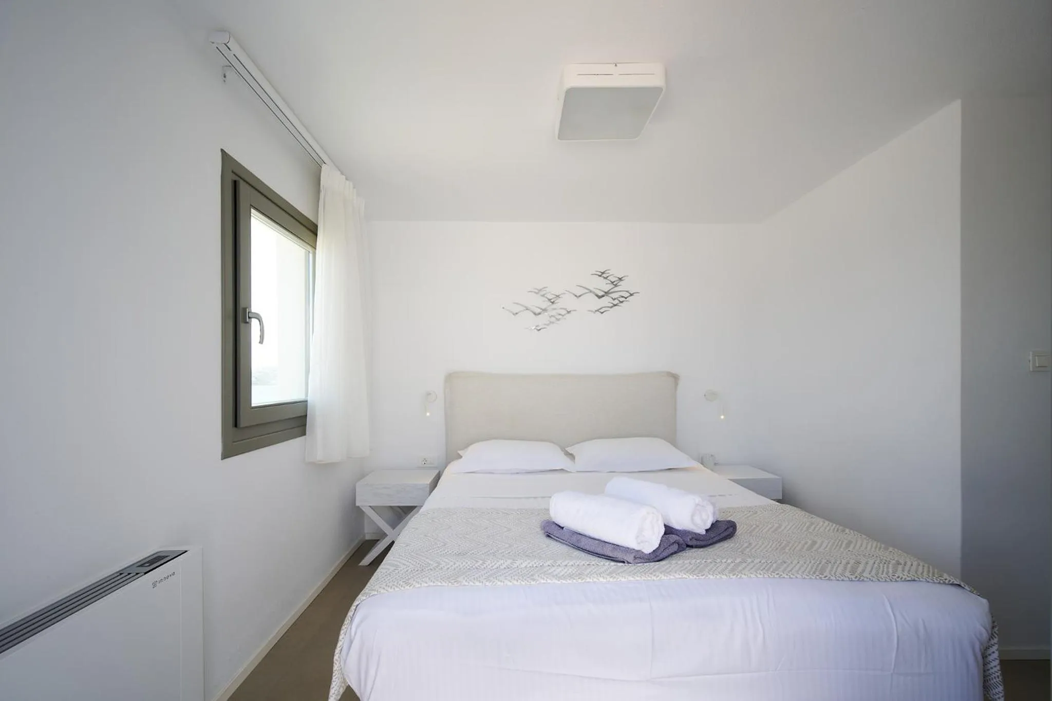 Bedroom, Bed in Kymo Luxury Suites Paros