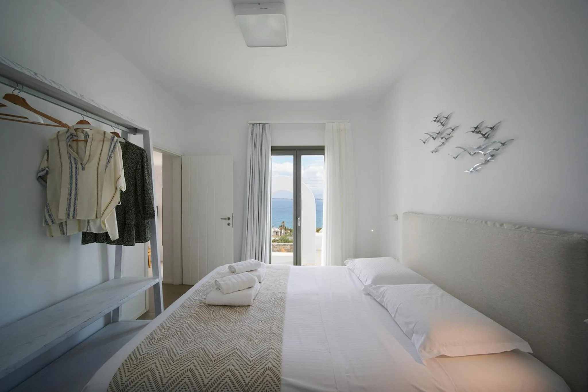 Bedroom, Bed in Kymo Luxury Suites Paros